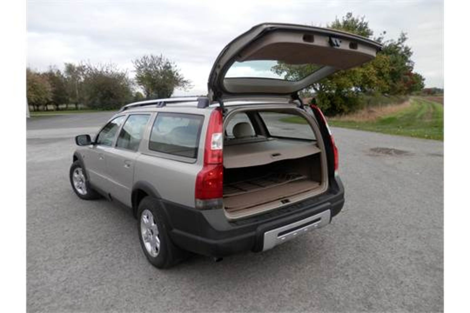 2005/05 VOLVO XC70 2.4 DIESEL D4 SE, MOT END MAY 2017, 150K WARRANTED MILES. - Image 6 of 29