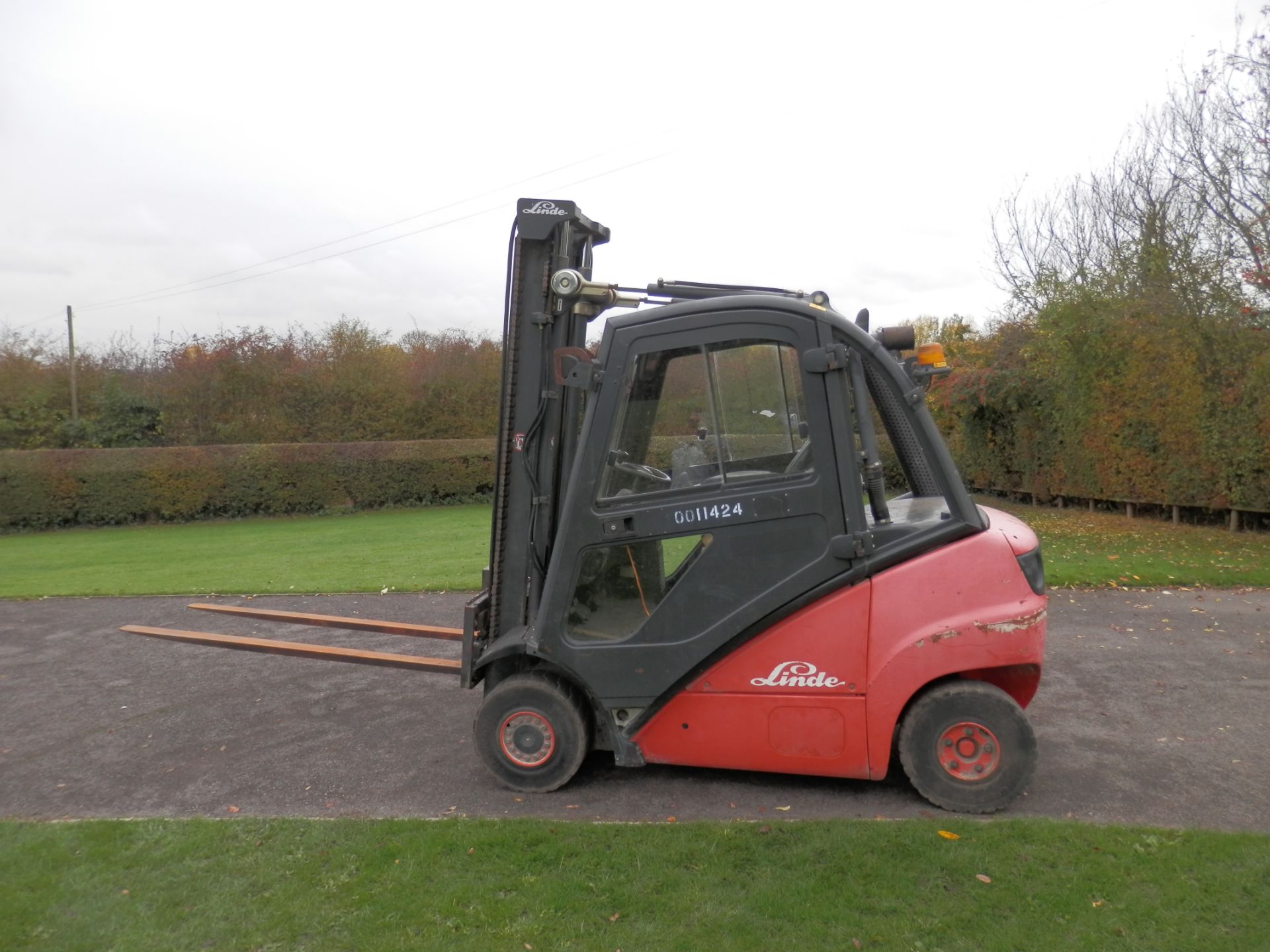 2004 LINDE H20 2 TONNE DIESEL FORKLIFT, GOOD WORKING ORDER. - Image 6 of 16