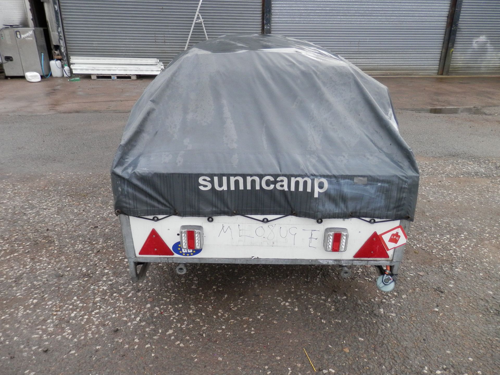SUNNCAMP 350SE 4 BERTH TRAILER TENT WITH SINK & GAS CONNECTION POINT. LATE ENTRY TO CLEAR !! - Image 3 of 13