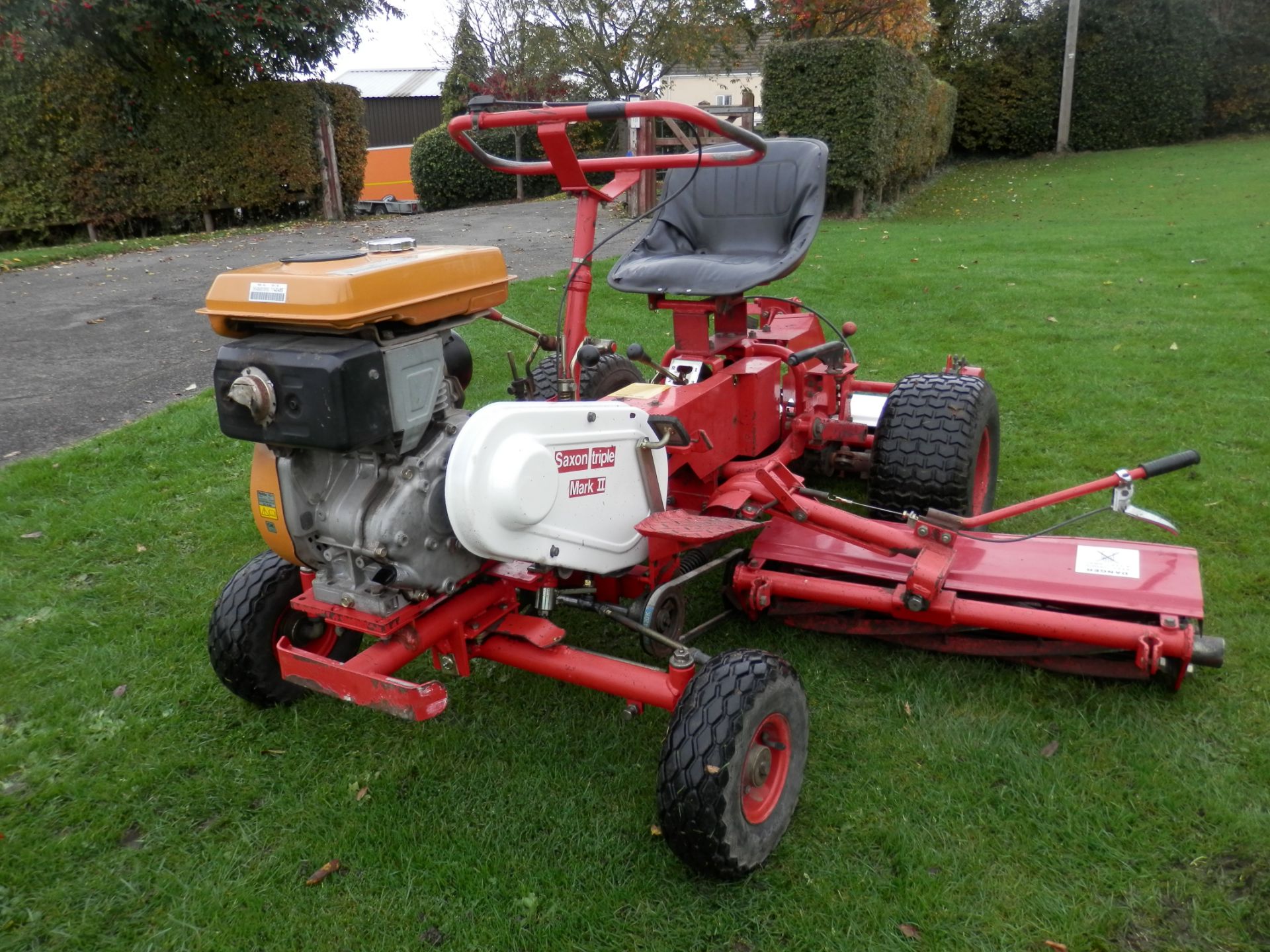 ALL WORKING SAXON TRIPLE MK2 RIDE ON MOWER, UPGRADED WITH GEARS, BRAKE PEDAL & DIFF LOCK. - Image 8 of 14