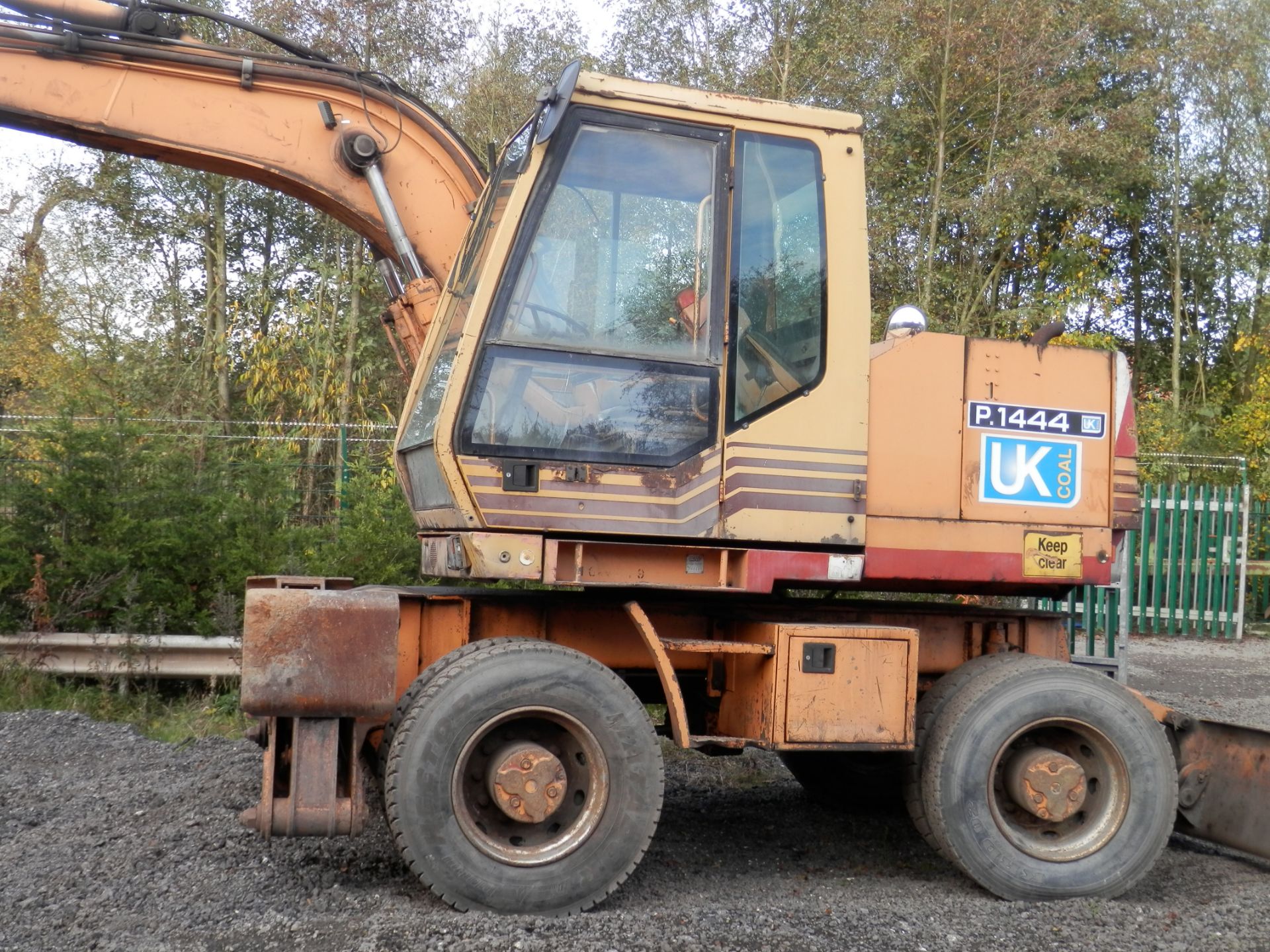 ALL WORKING CASE 688BP 17.2 TONNE DIGGER, 65KW DIESEL ENGINE & MAGNETIC LIFT ATTACHMENT INCLUDED. - Image 2 of 18