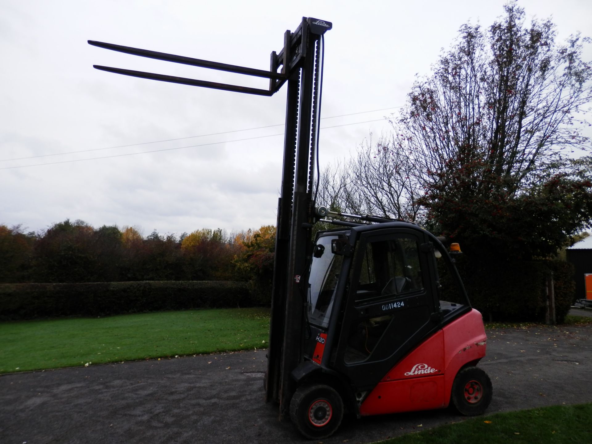 2004 LINDE H20 2 TONNE DIESEL FORKLIFT, GOOD WORKING ORDER. - Image 11 of 16