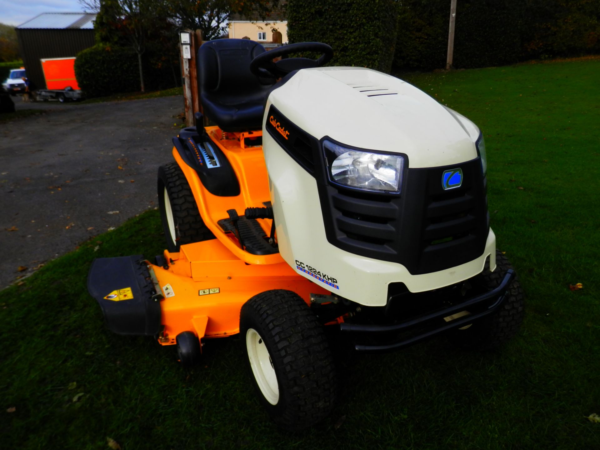 NEW/EX DISPLAY MODEL CUB CADET CC1224 KHP RIDE ON HYDROSTATIC RIDE ON MOWER. - Image 12 of 17