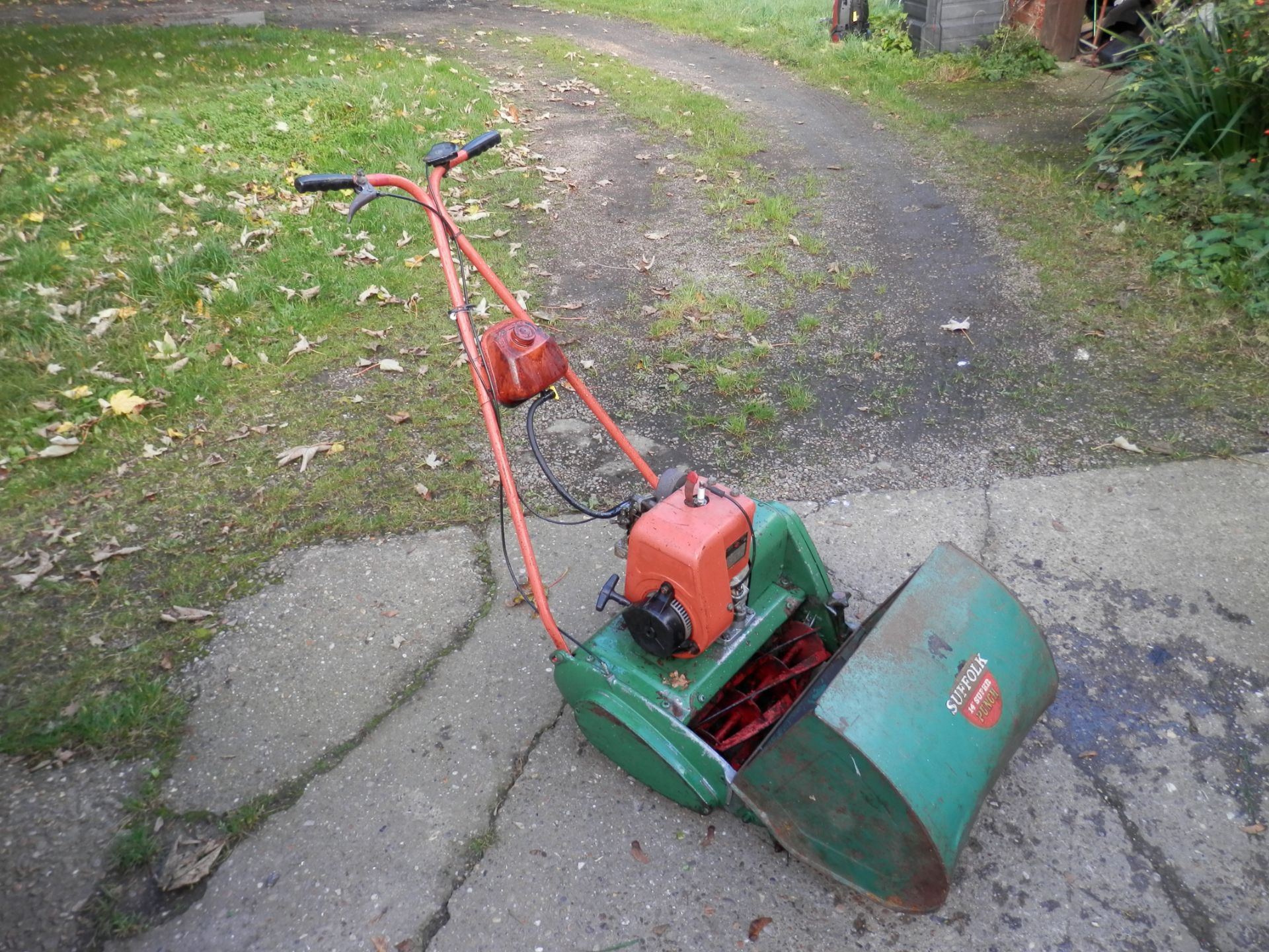 1960S WORKING VINTAGE SUFFOLK "PUNCH" PETROL 14" SELF PROPELLED LAWN MOVER.