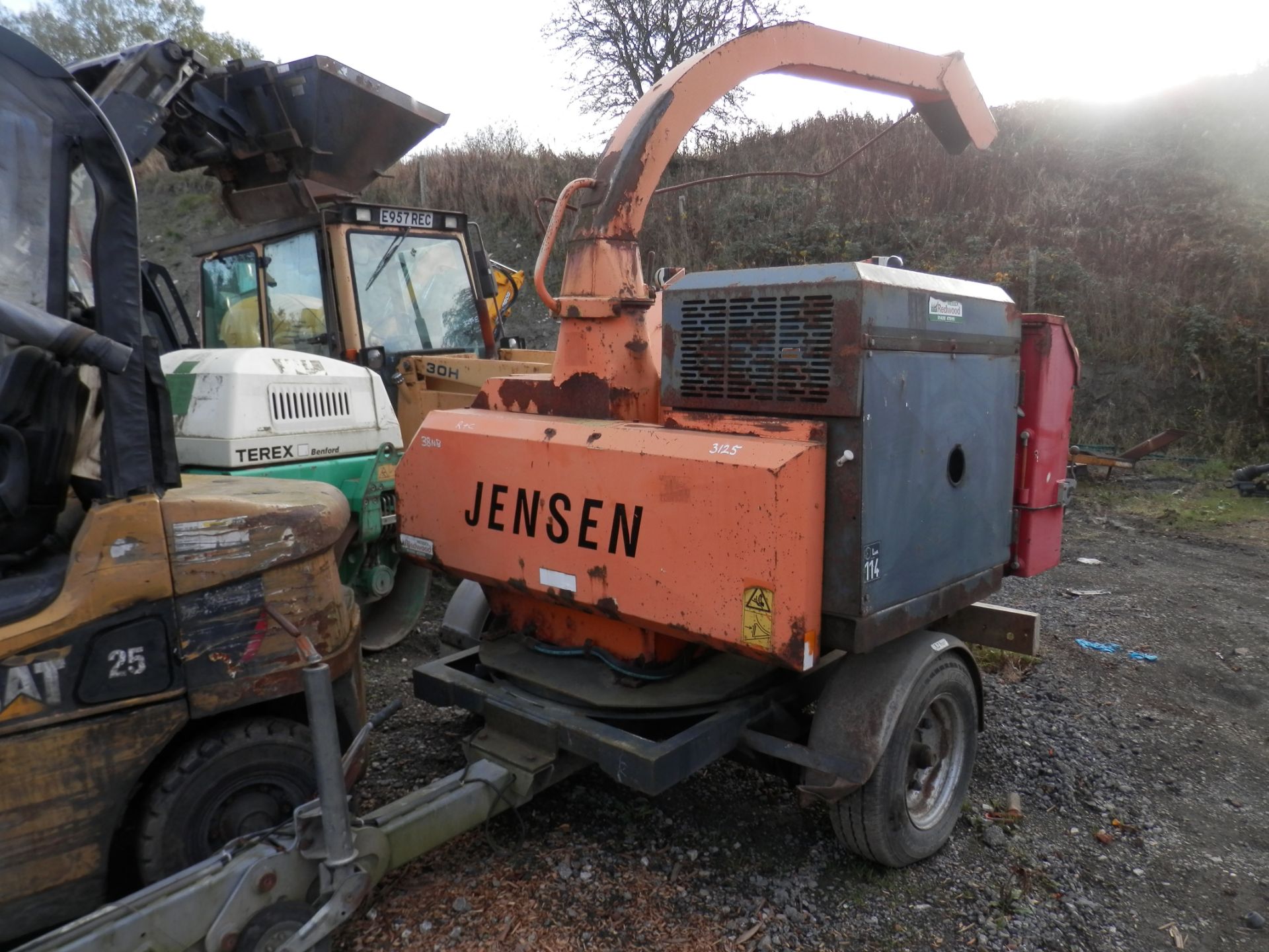 QUALITY 2004 JENSEN DIESEL TURNTABLE CHIPPER, GOOD WORKING ORDER - Image 7 of 9