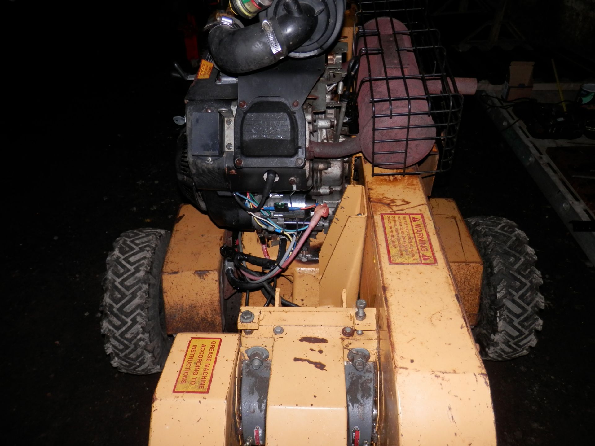 WORKING RAYCO RG1625 SUPER JUNIOR AMERICAN MADE STUMP GRINDER. WILL CHEW THROUGH JUST ABOUT ANYTHING - Image 7 of 12