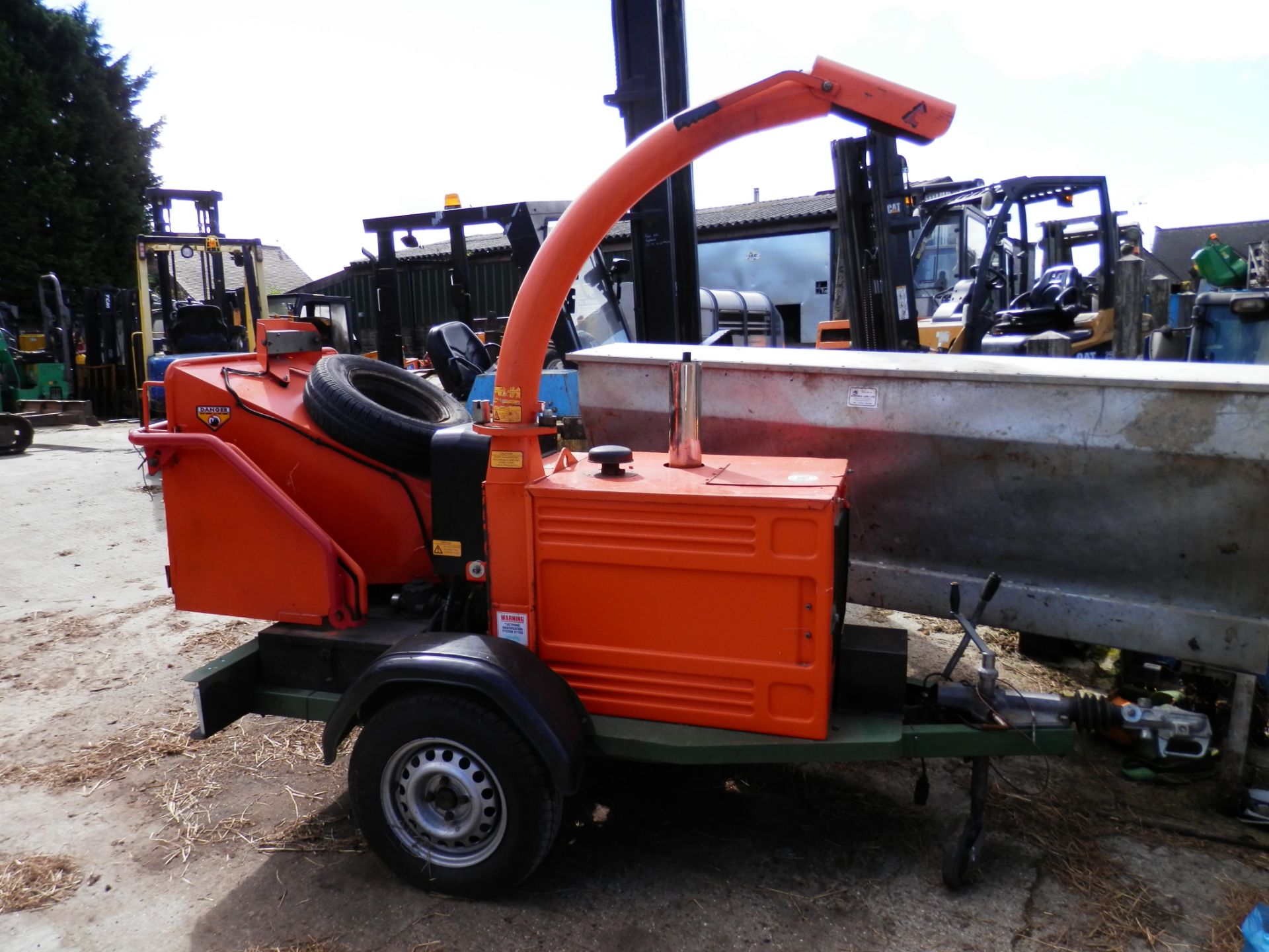 2002 TIMBERWOLF KUBOTA ENGINED DIESEL CHIPPER, TRAILERED UNIT. ALL WORKING.