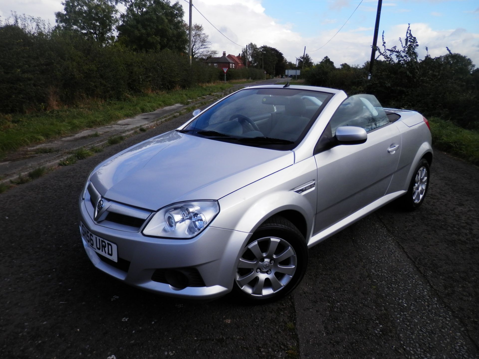 2006/56 PLATE VAUXHALL TIGRA CONVERTIBLE, 1.4 PETROL TWINPORT.