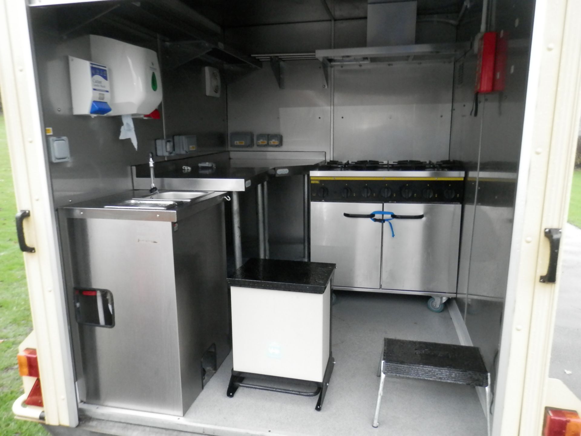 SUPERB LYNTON CATERING TRAILER, IDEAL FOR LARGE OUTDOOR FUNCTIONS, CHRISTMAS PARTIES ETC - Image 20 of 26