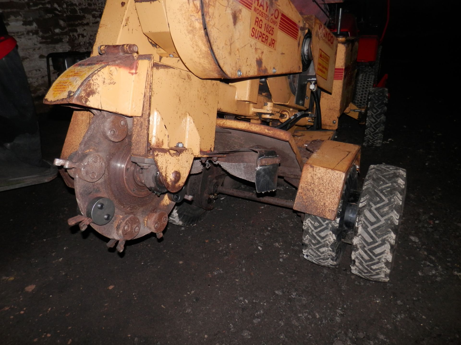 WORKING RAYCO RG1625 SUPER JUNIOR AMERICAN MADE STUMP GRINDER. WILL CHEW THROUGH JUST ABOUT ANYTHING - Image 10 of 12