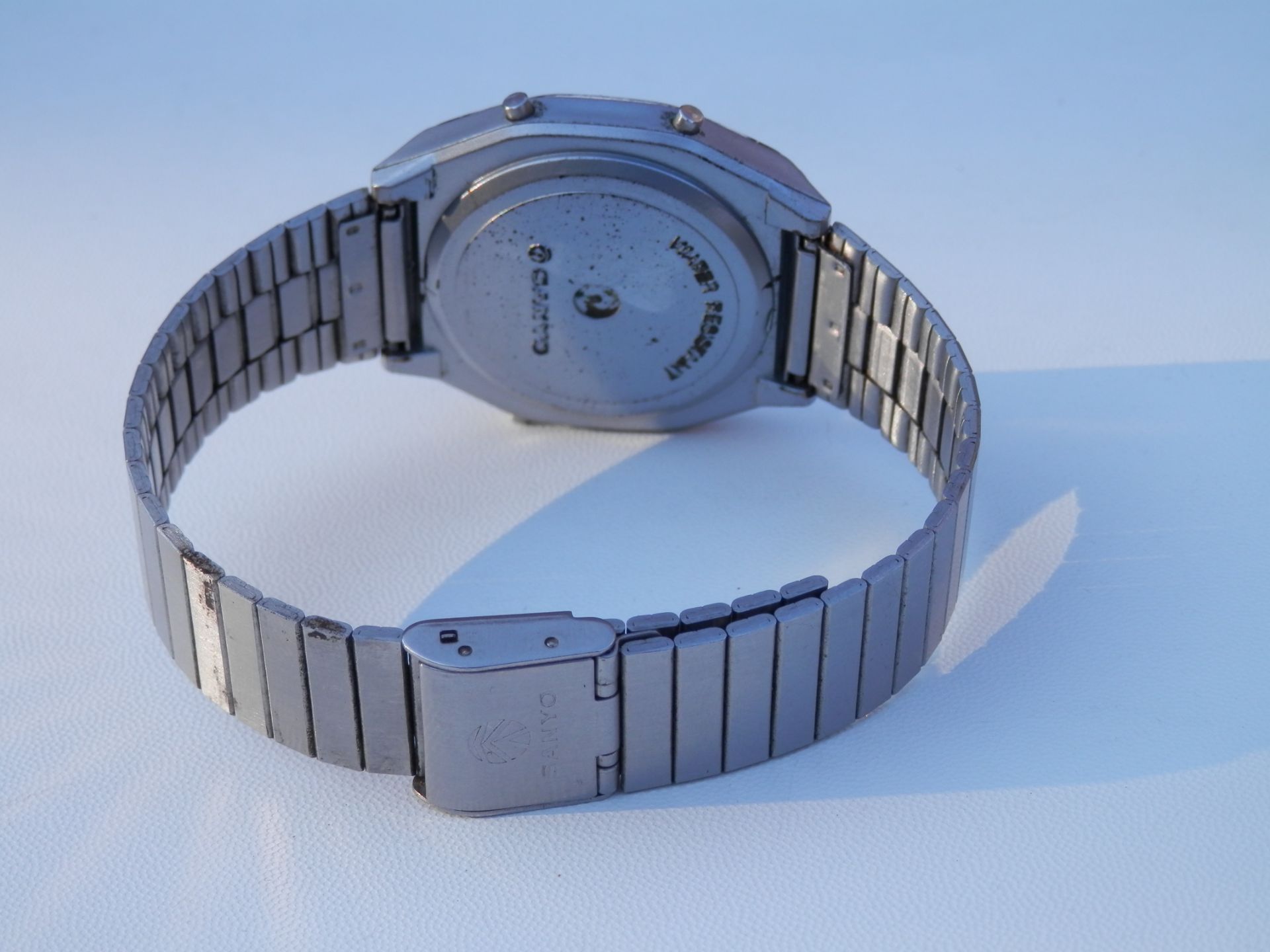 RETAIL £200+ VERY RARE WORKING GENTS 1970S SANYO SOLAR POWERED DIGITAL ALARM CHRONOGRAPH WATCH. - Image 4 of 8