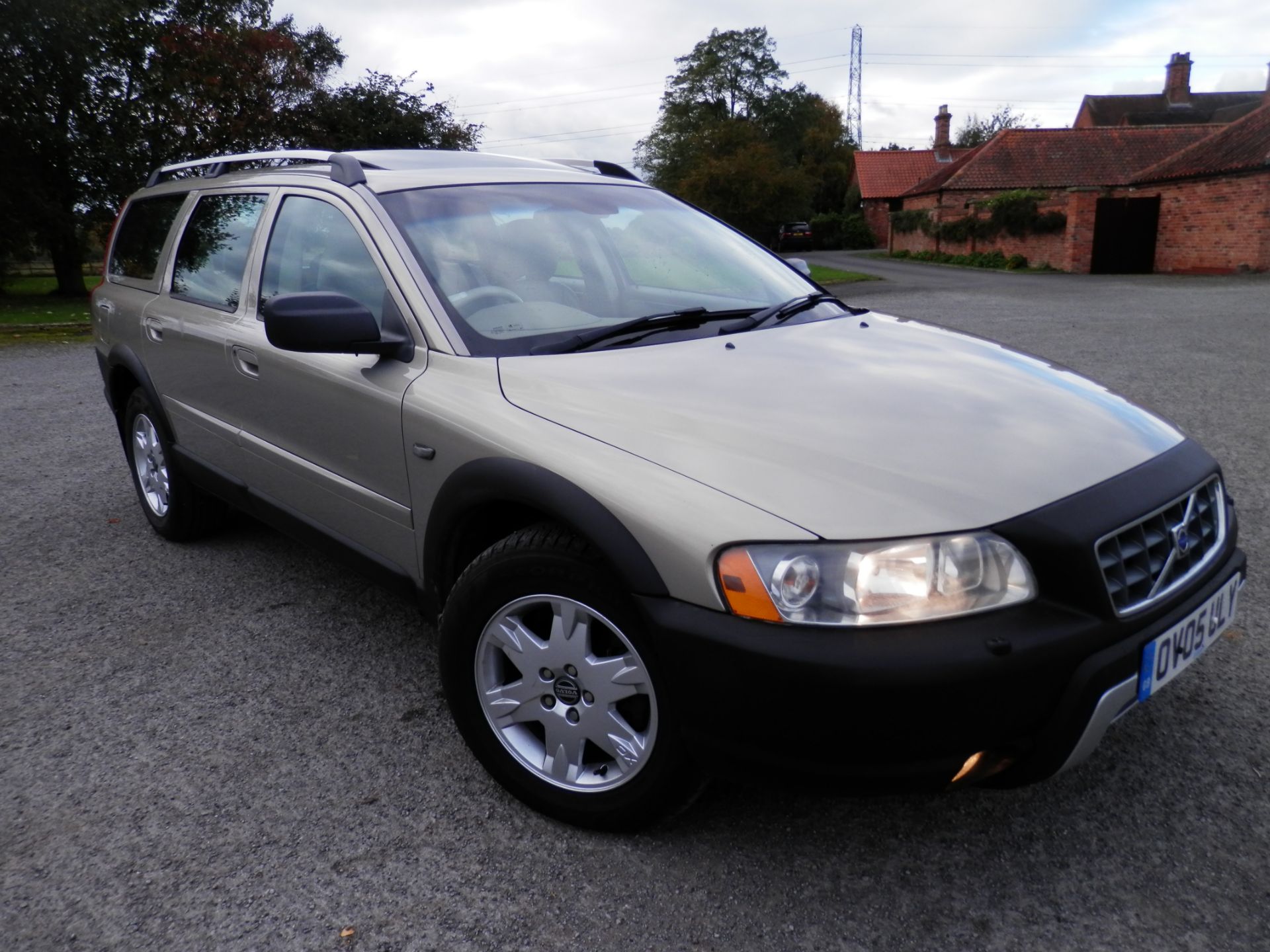 2005/05 VOLVO XC70 CROSS COUNTRY 2.4 D5 DIESEL AUTOMATIC, 4 WHEEL DRIVE, MOT MAY 2017, 150K MILES.