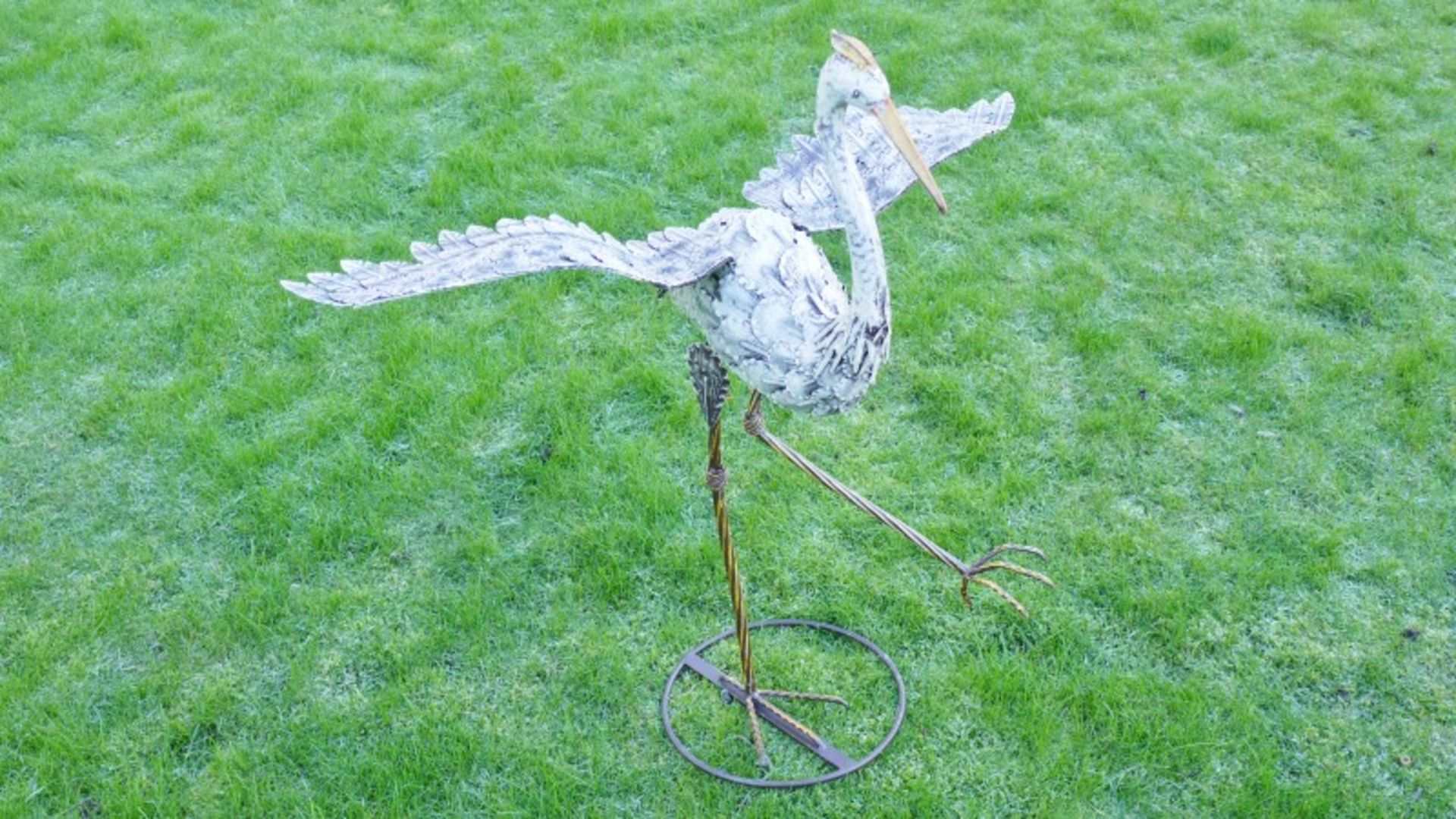 LOVELY SMALL CRANE STANDING ON ONE LEG - PERFECT FOR THE GARDEN *NO VAT* - Image 3 of 5