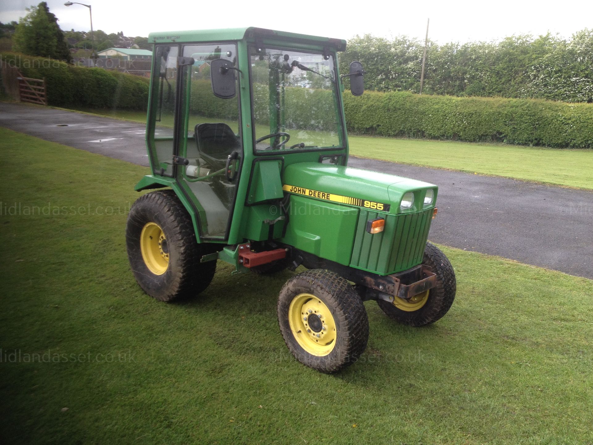 1992 JOHN DEERE 955 COMPACT TRACTOR WITH FULL MAUSER CAB