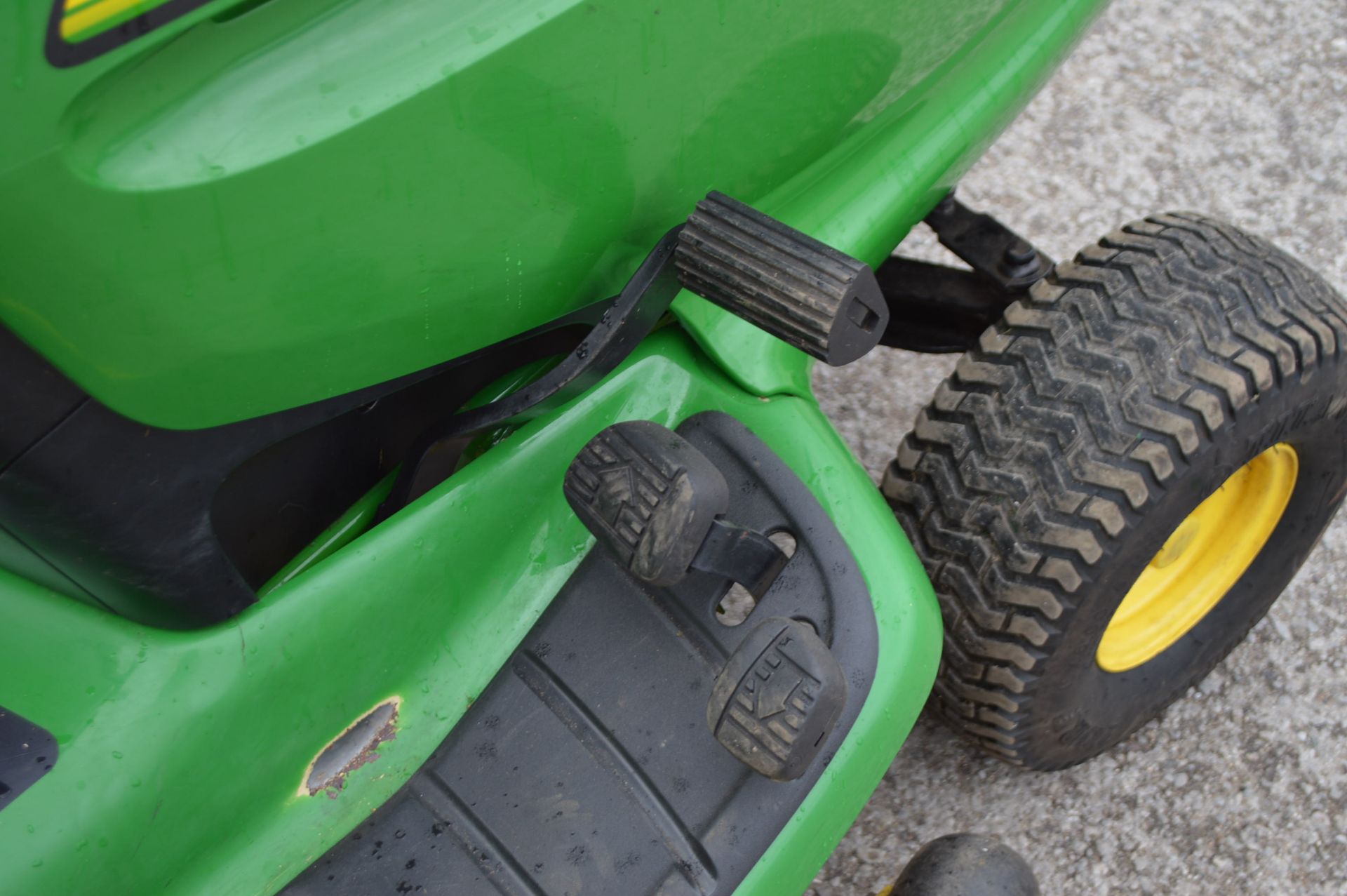 2002 JOHN DEERE HYDRO-STATIC RIDE-ON LAWN MOWER *NO VAT* - Image 7 of 18