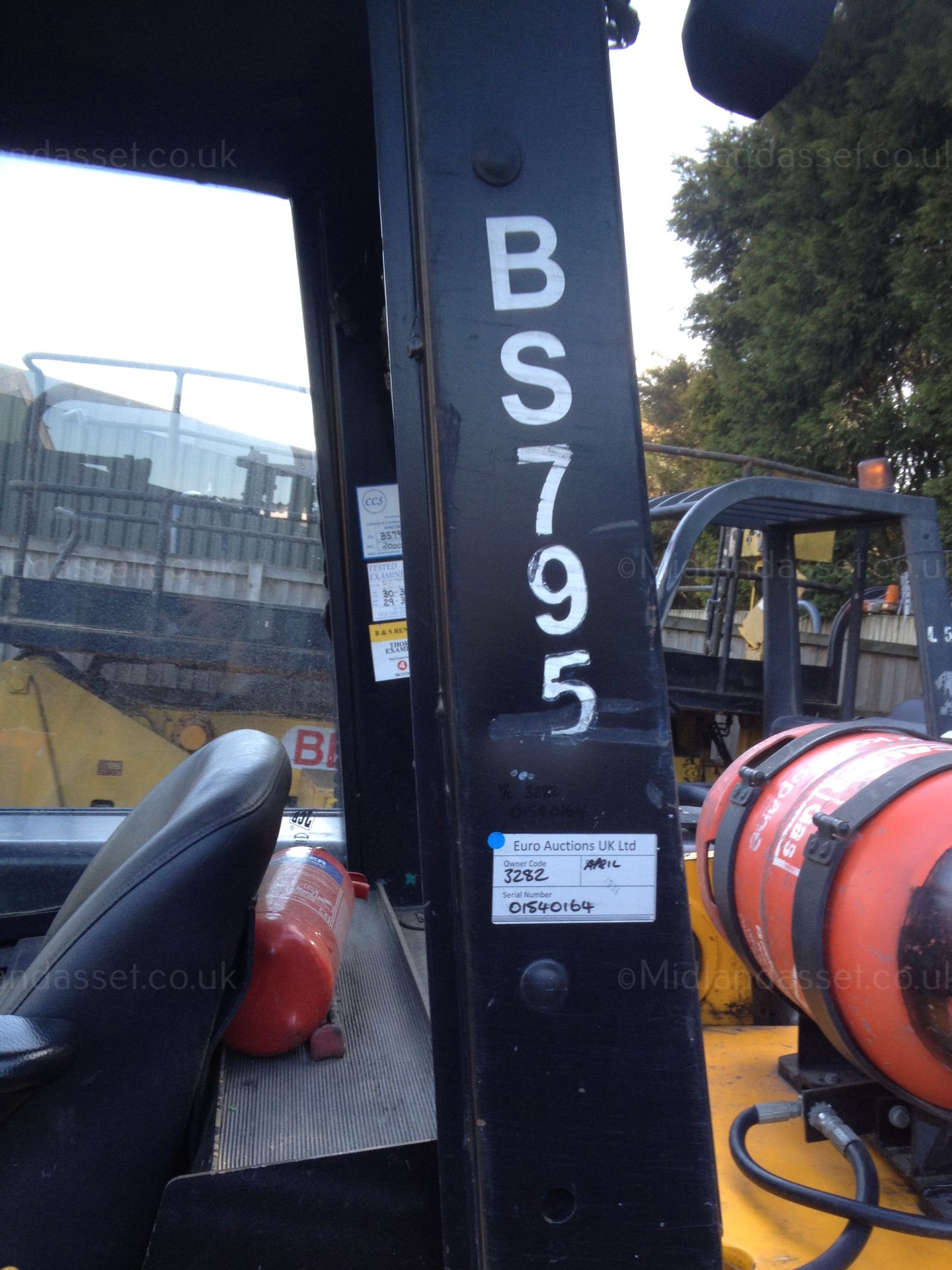 2011 JCB 30G TELETRUCK WITH BALE CLAMP - Image 5 of 8