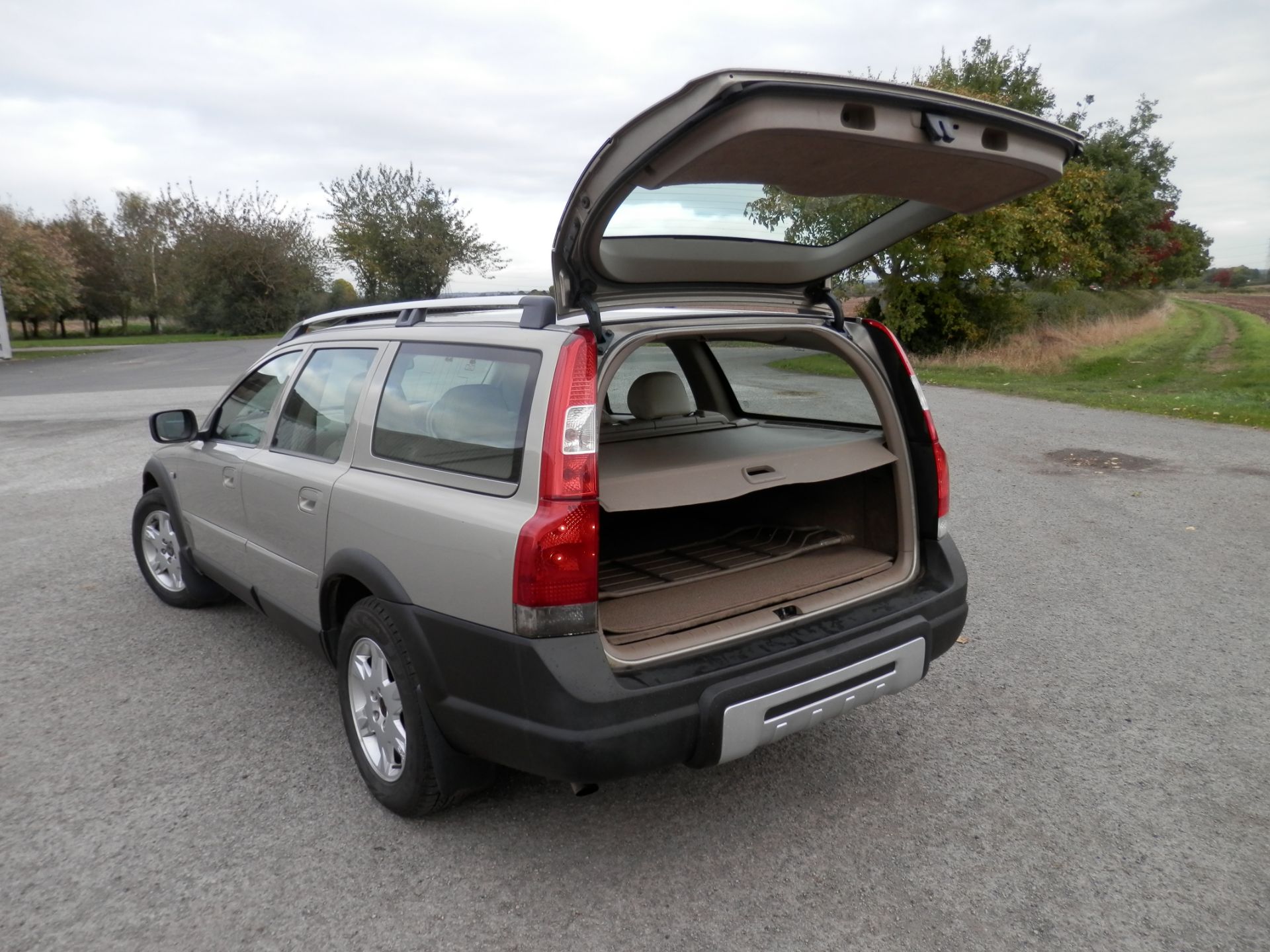 2005/05 VOLVO XC70 CROSS COUNTRY 2.4 D5 DIESEL AUTOMATIC, 4 WHEEL DRIVE, MOT MAY 2017, 150K MILES. - Image 6 of 26