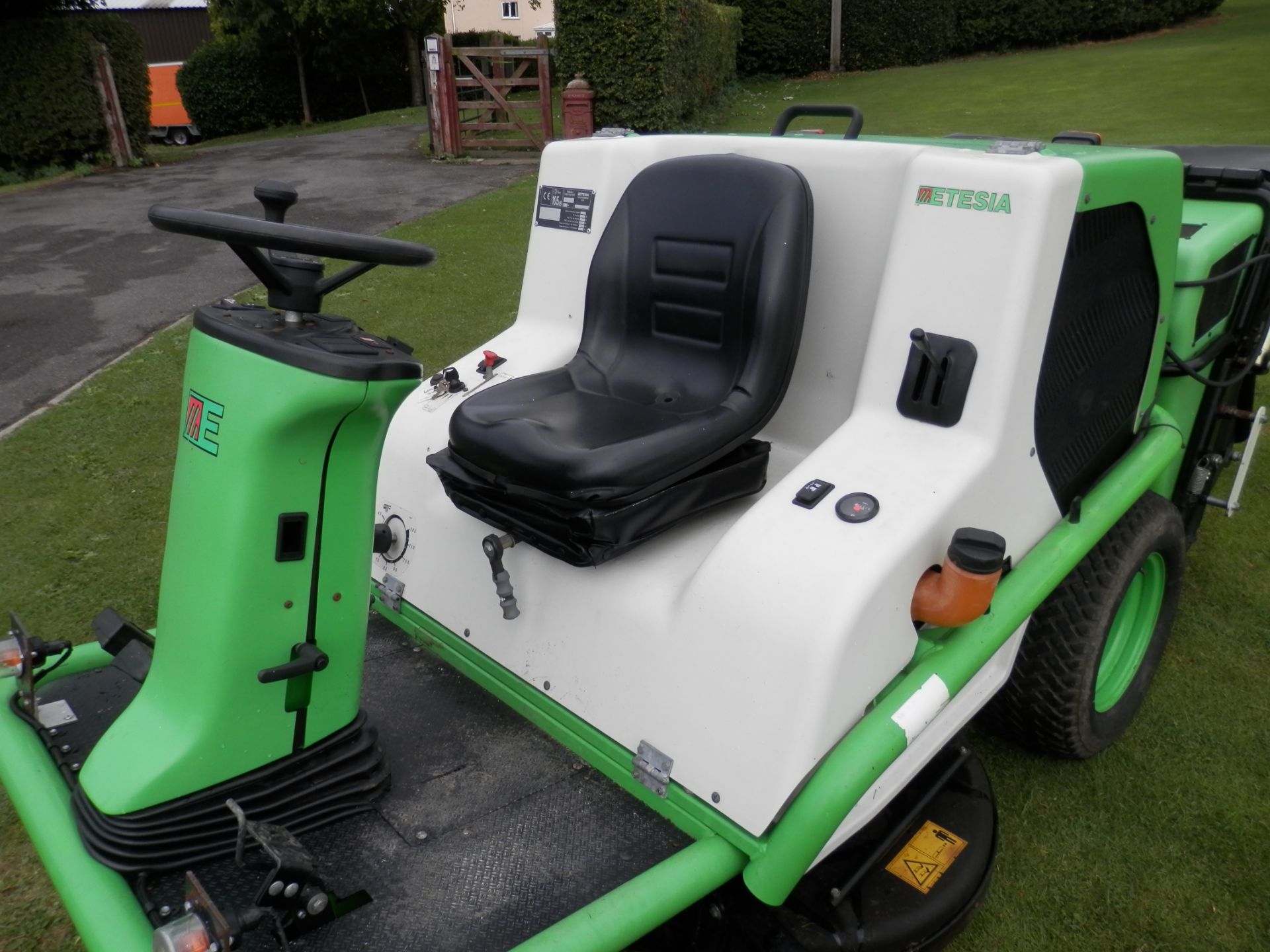 2005 ETESIA 124DS ROTARY RIDE ON MOWER WITH HYDRAULIC HOPPER/TIPPER. FUCHS DIESEL ENGINE. - Image 14 of 14