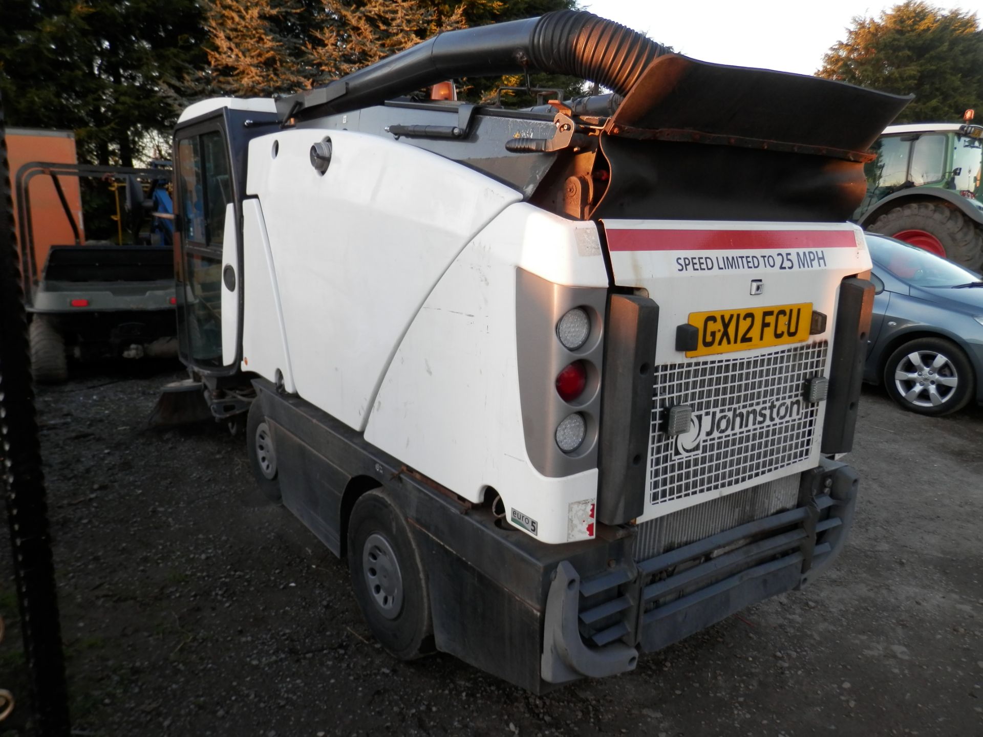 2012 JOHNSTON DIESEL ROAD SWEEPER, GOOD WORKING ORDER WITH DRAIN SUCTION PIPE. - Image 2 of 17