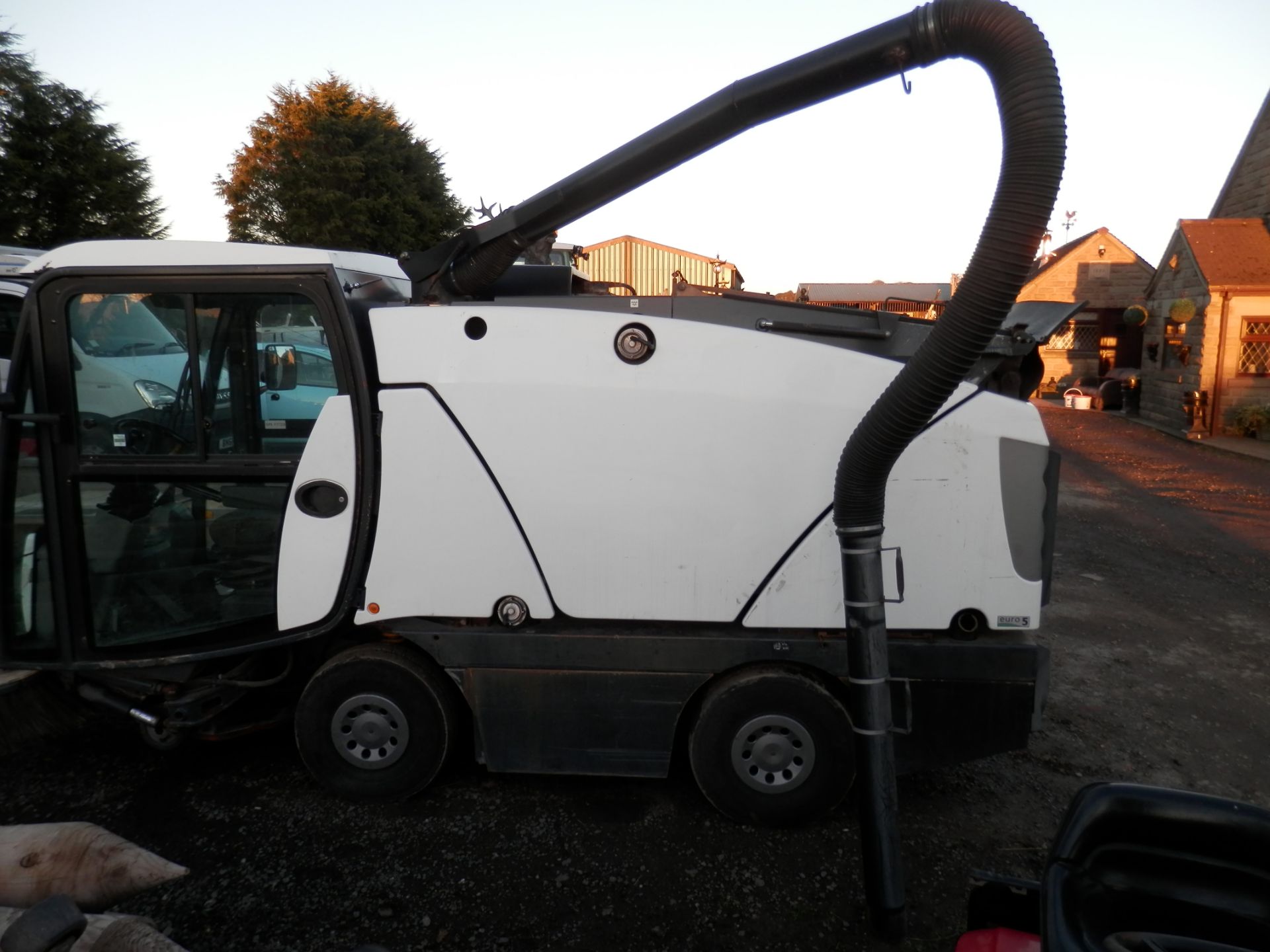 2012 JOHNSTON DIESEL ROAD SWEEPER, GOOD WORKING ORDER WITH DRAIN SUCTION PIPE. - Image 16 of 17