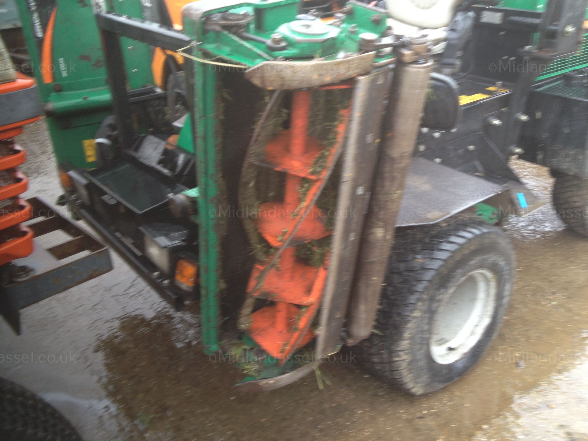 2010 RANSOMES PARKWAY 2250 PLUS TRIPLE GANG MOWER - Image 4 of 5