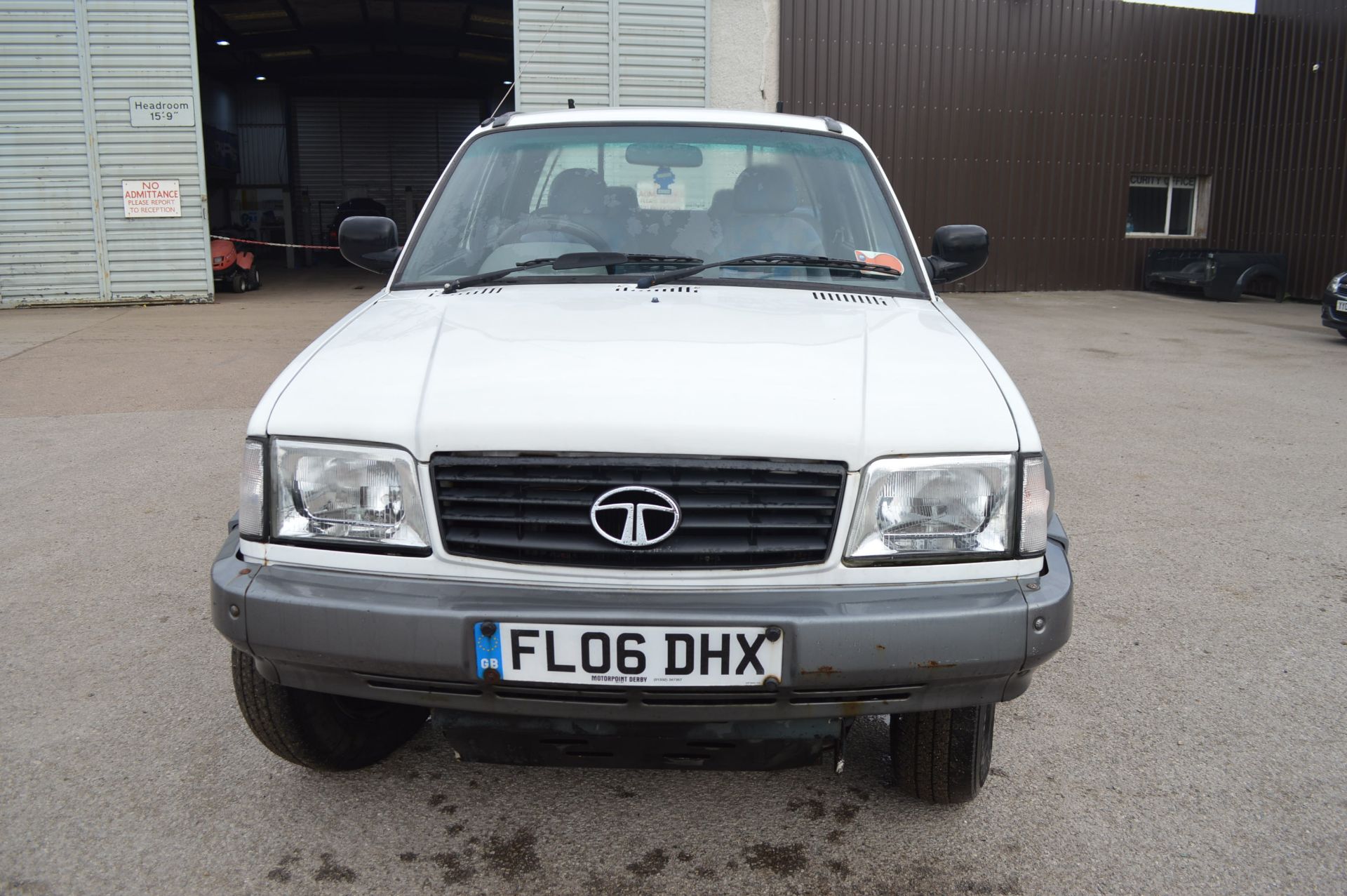 2006/06 REG TATA TL2 LWB 2.0 DIESEL - GENUINE VERY LOW MILEAGE! 23,000m - Image 2 of 30