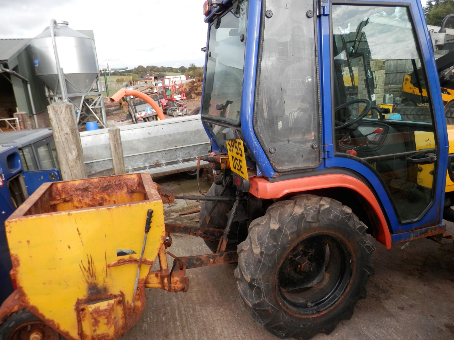 2005/55 PLATE KUBOTA B2400 1600 KG TRACTOR,RUNNING FINE. - Image 8 of 10