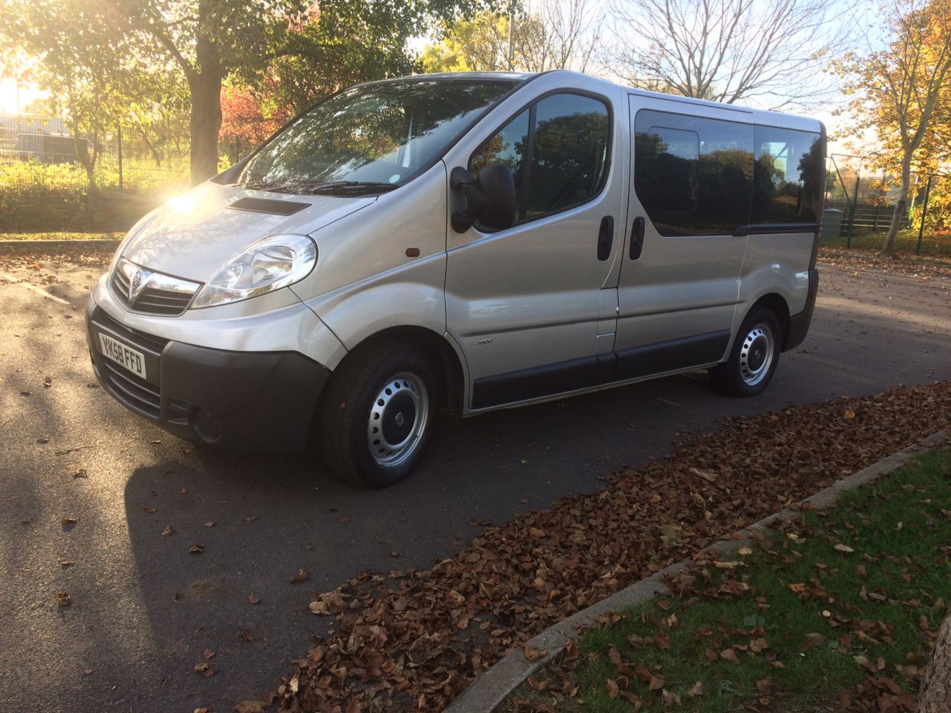 2008/59 REG VAUXHALL VIVARO COMBI SWB 9 SEATER *NO VAT*