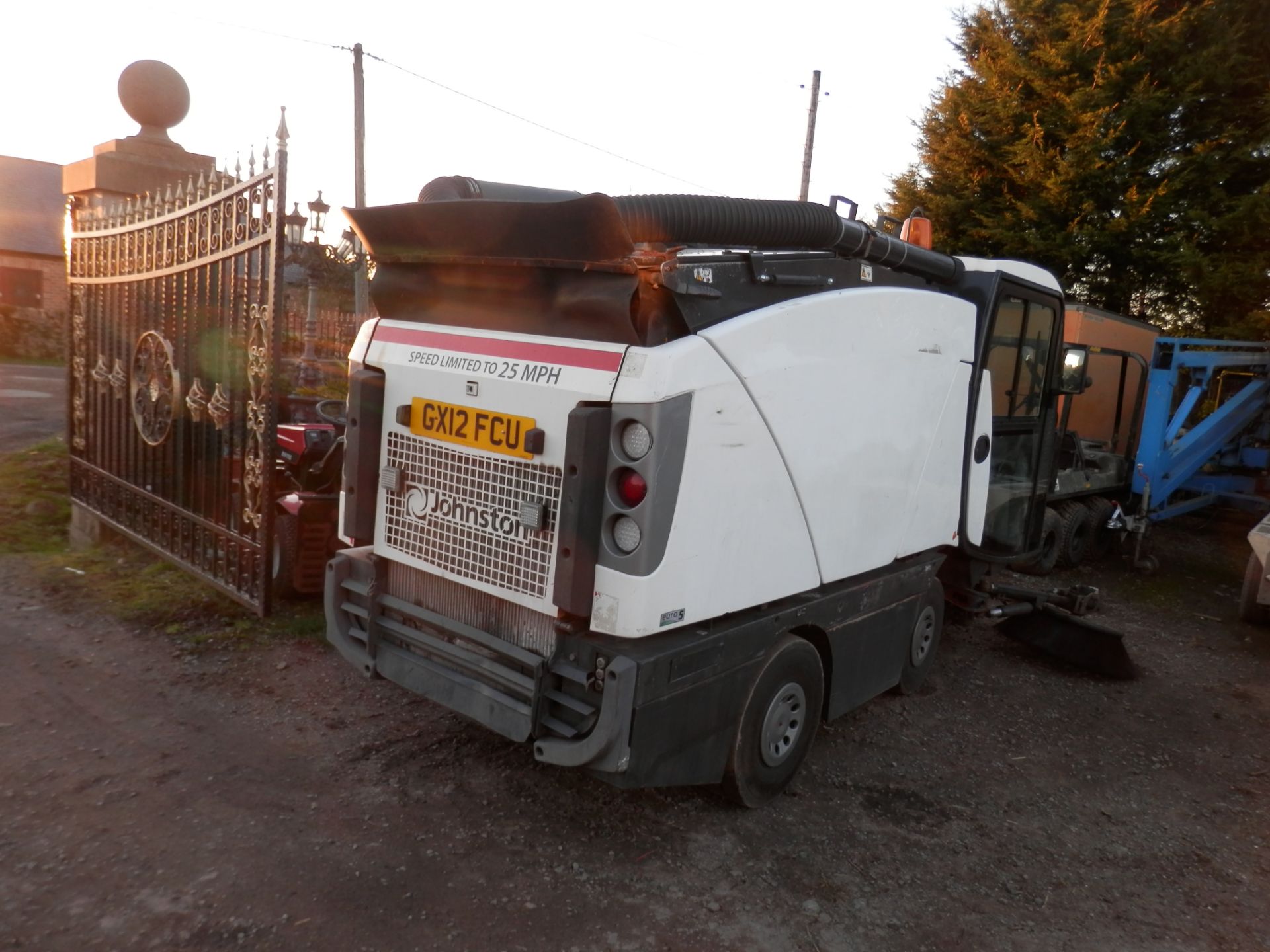 2012 JOHNSTON DIESEL ROAD SWEEPER, GOOD WORKING ORDER WITH DRAIN SUCTION PIPE. - Image 11 of 17