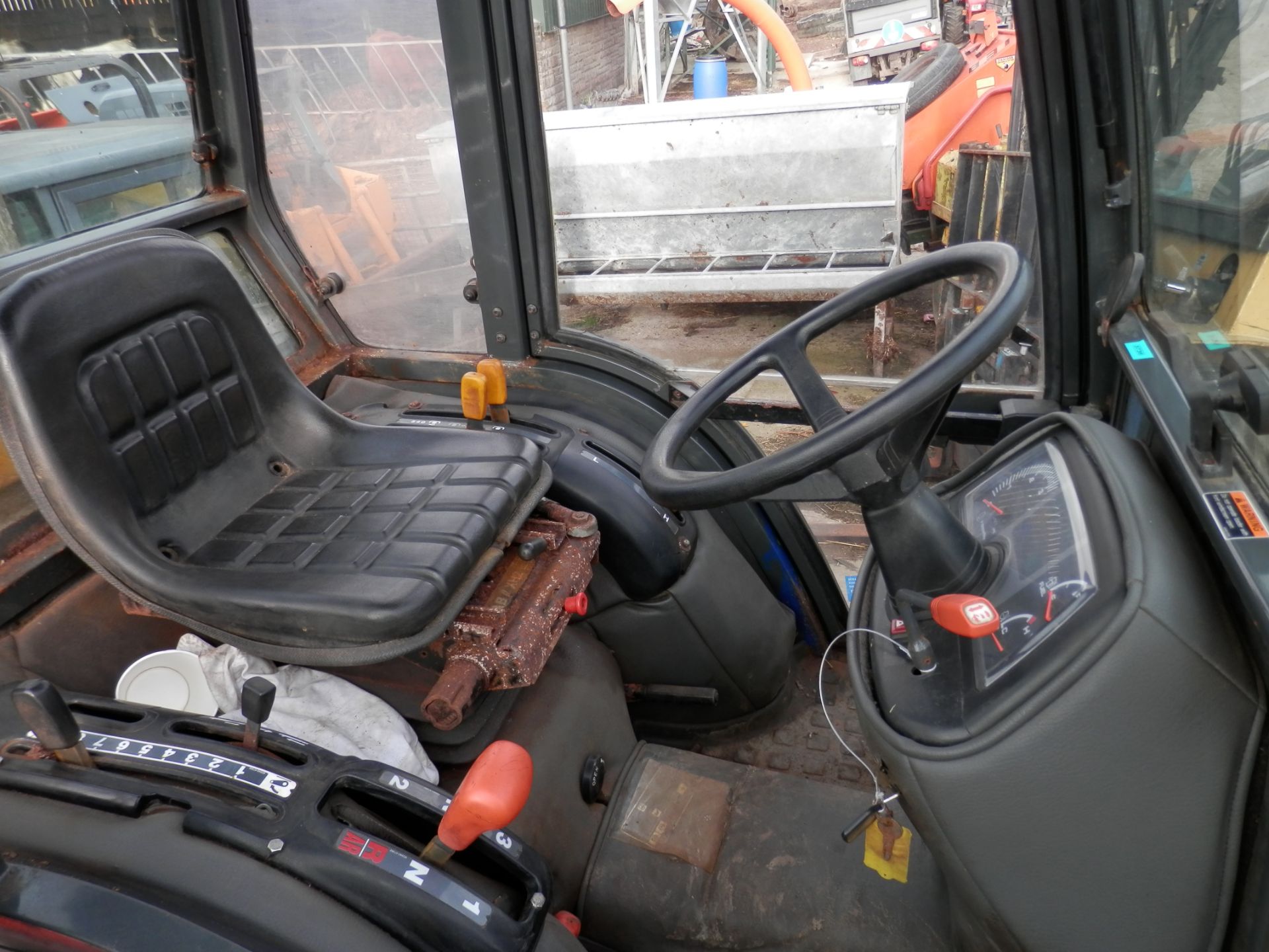 2005/55 PLATE KUBOTA B2400 1600 KG TRACTOR,RUNNING FINE. - Image 6 of 10