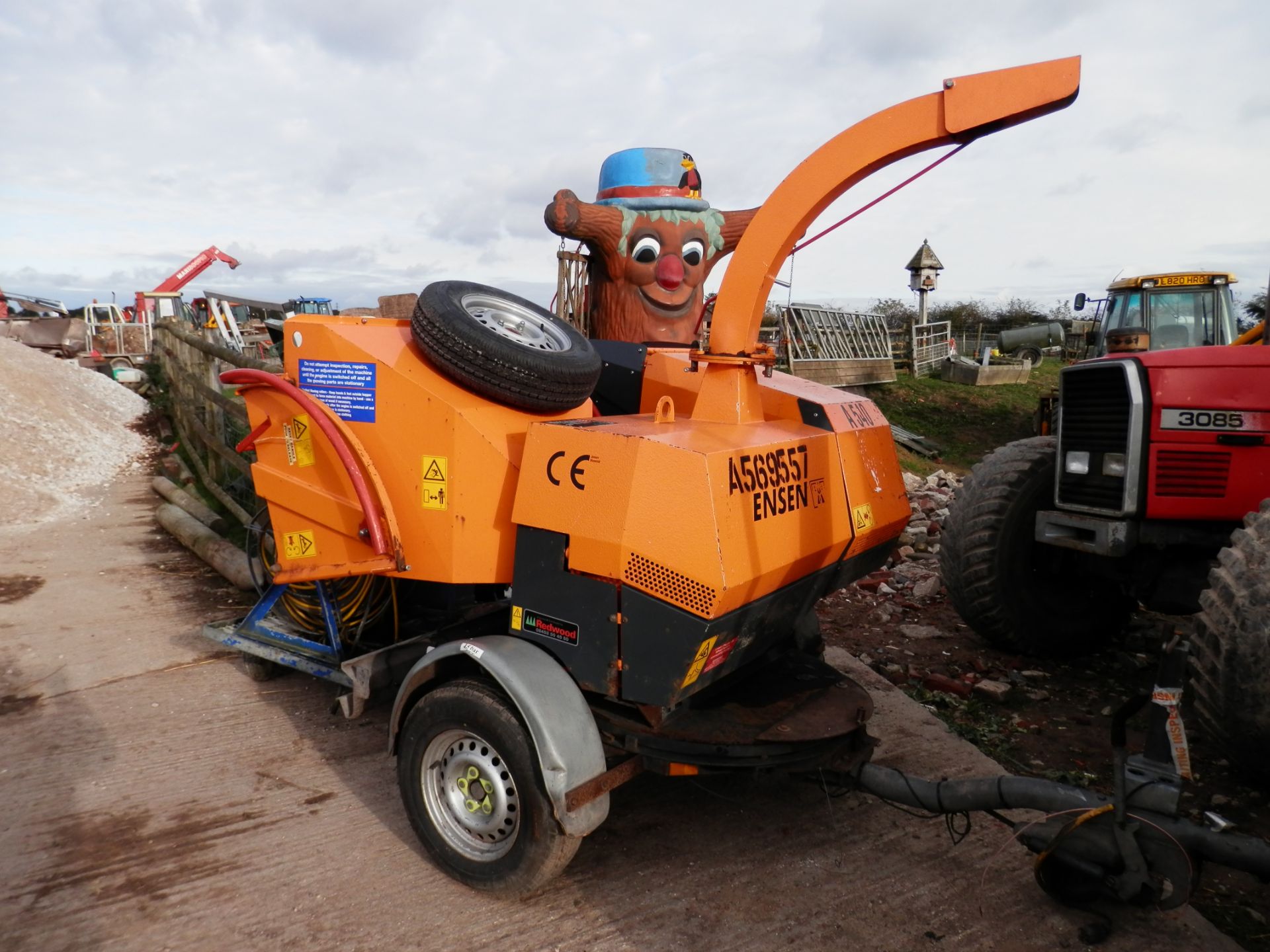 2011 LARGE JENSEN A540 TURNTABLE CHIPPER UNIT,TRAILERED.