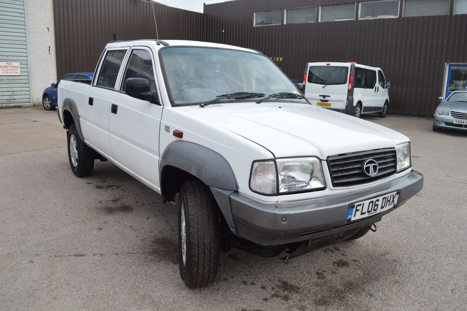 2006/06 REG TATA TL2 LWB 2.0 DIESEL - GENUINE VERY LOW MILEAGE! 23,000m