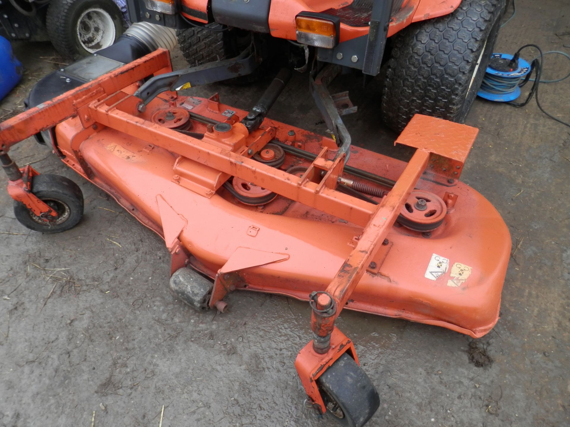 2004 KUBOTA RIDE ON MOWER GCD 660-F DIESEL HYDRAULIC TIPPER, FRONT DECKS. NO VAT - Image 2 of 6