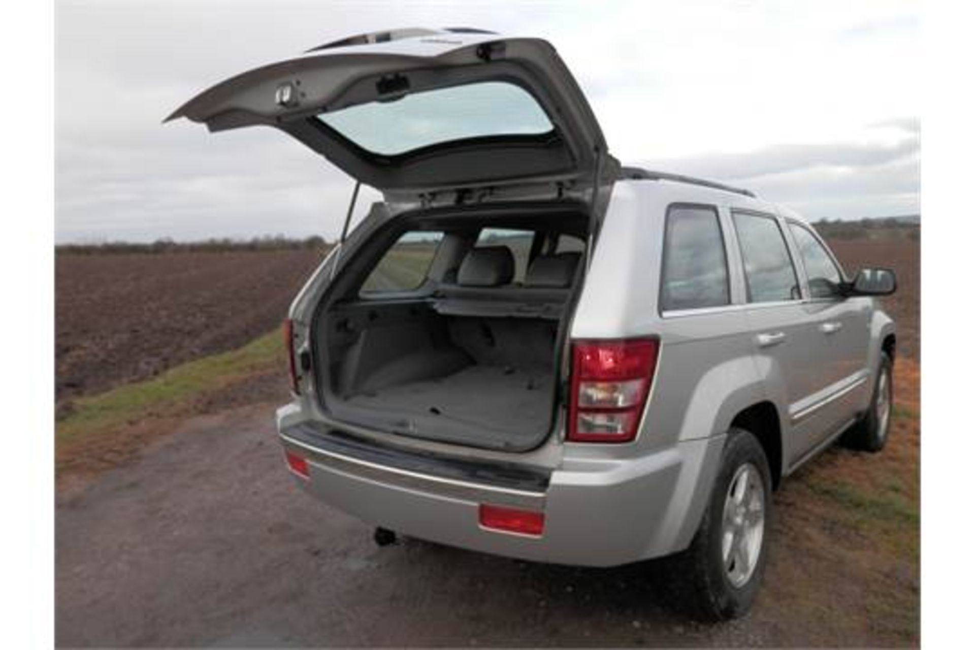 2006/56 PLATE JEEP GRAND CHEROKEE 3.0 CRD V6 TURBO DIESEL AUTO. ONLY 92K MILES. 12 MONTHS MOT - Image 10 of 29