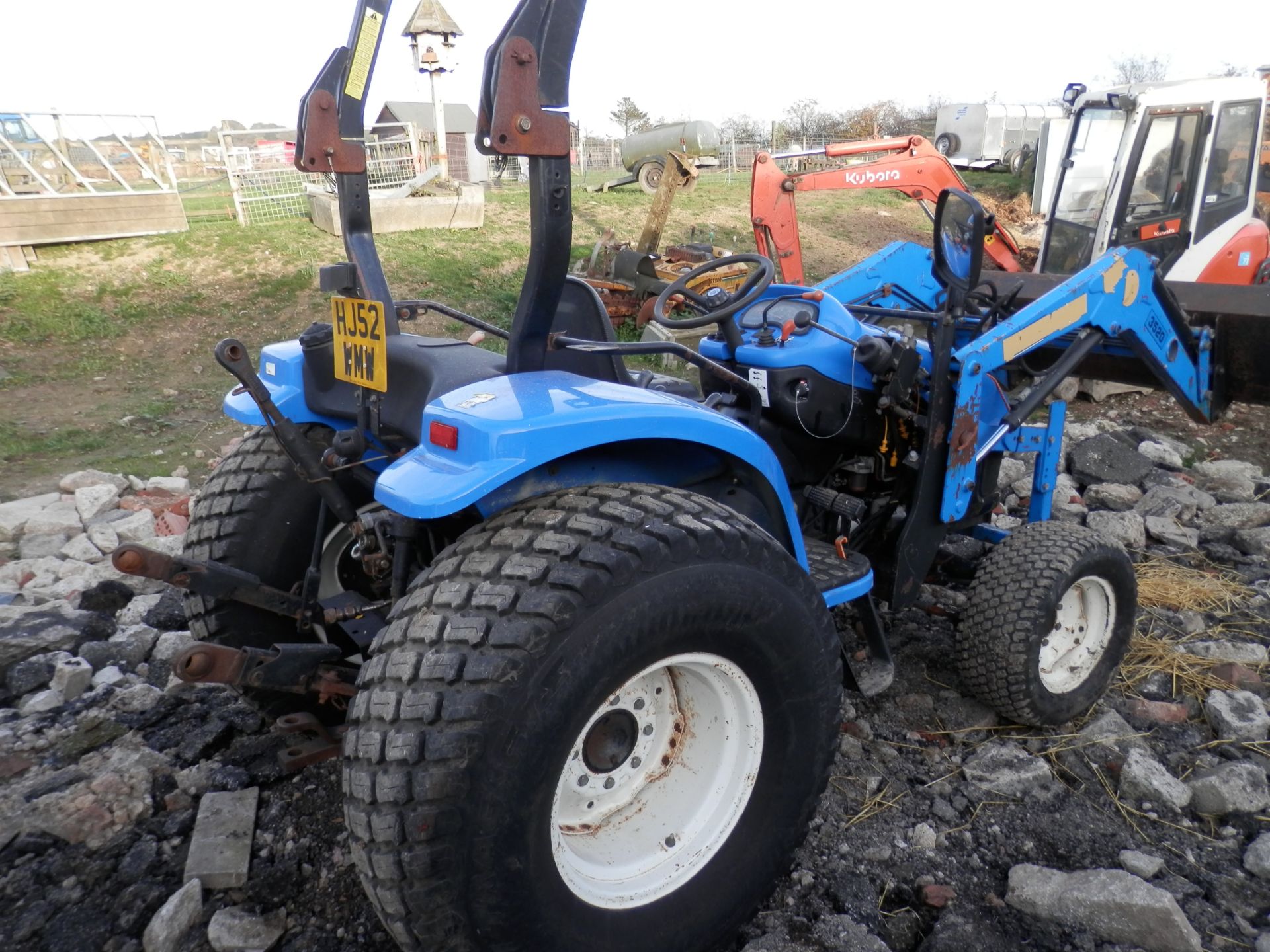 2002 NEW HOLLAND TC40 2.7 TONNE DIESEL TRACTOR, - Image 2 of 14