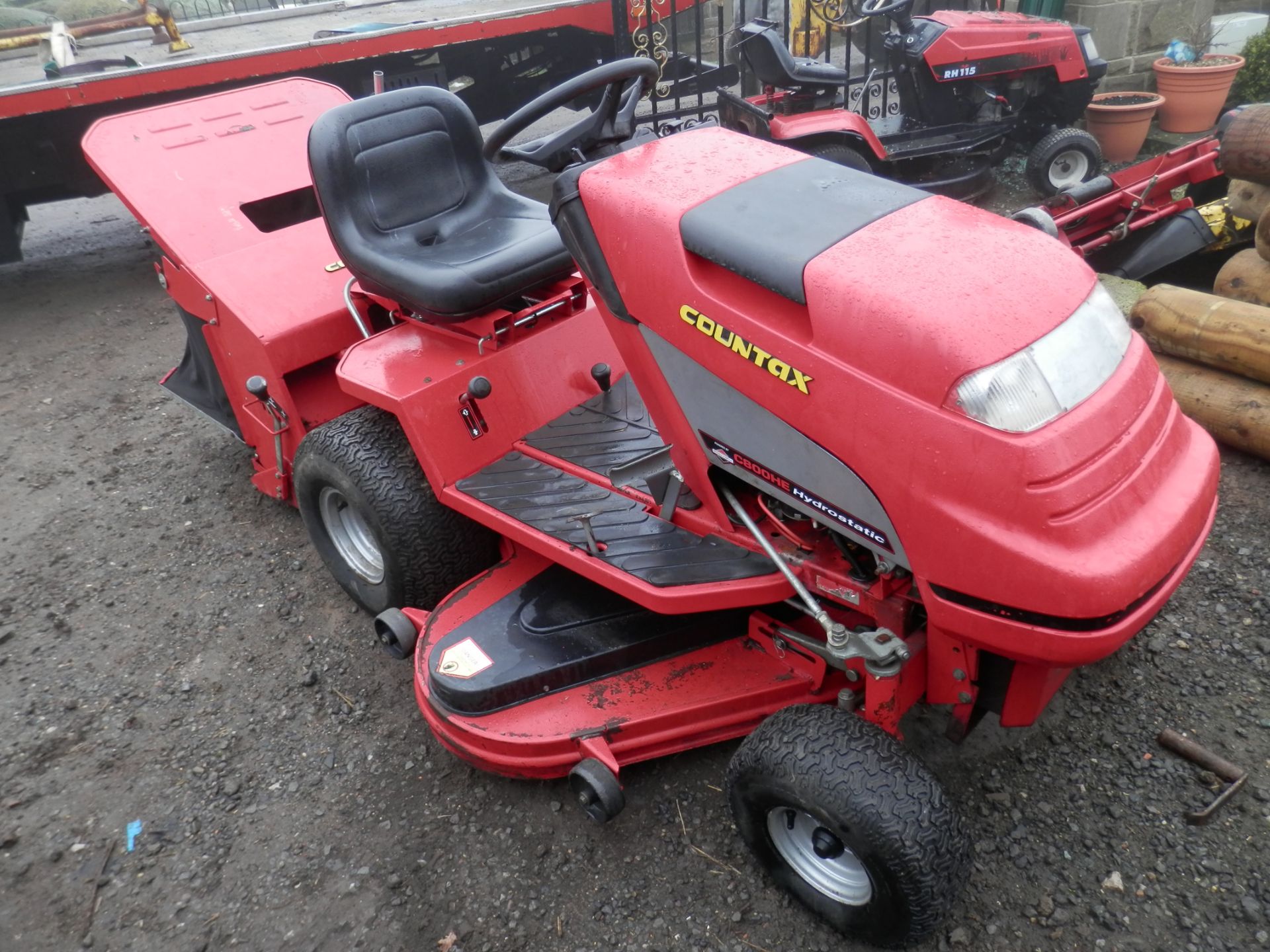 GOOD WORKING COUNTAX C800HE HYDROSTATIC RIDE ON MOWER, 18HP V TWIN ENGINE. NO VAT !!