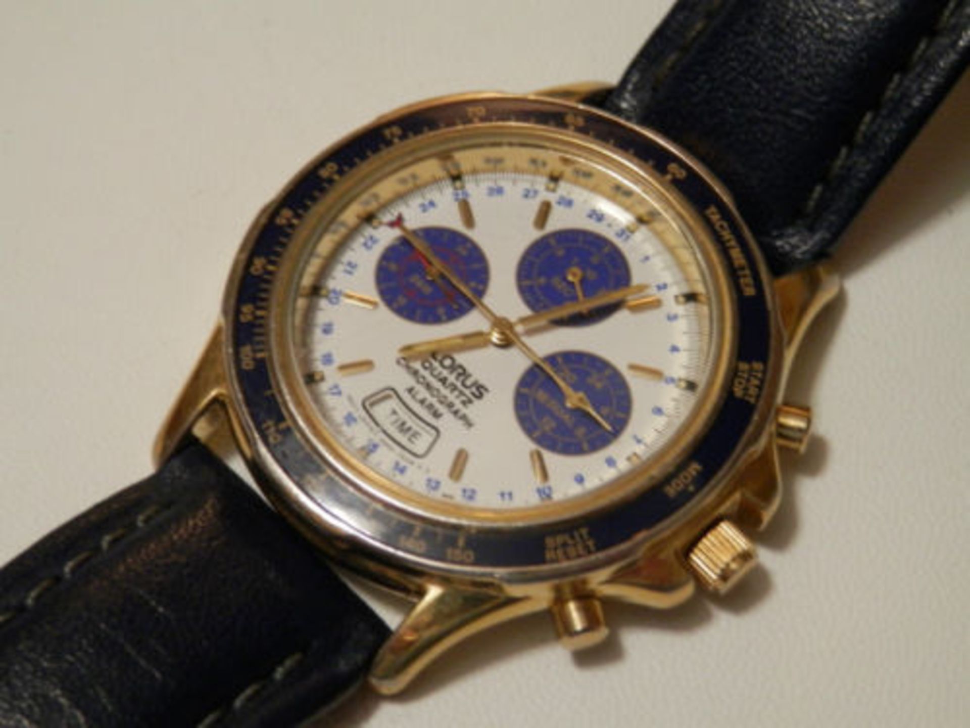 RETRO GENTS LORUS 1990S MINI DIAL CHRONOGRAPH, ALARM, DATE WATCH. KEEPING TIME. - Image 4 of 11