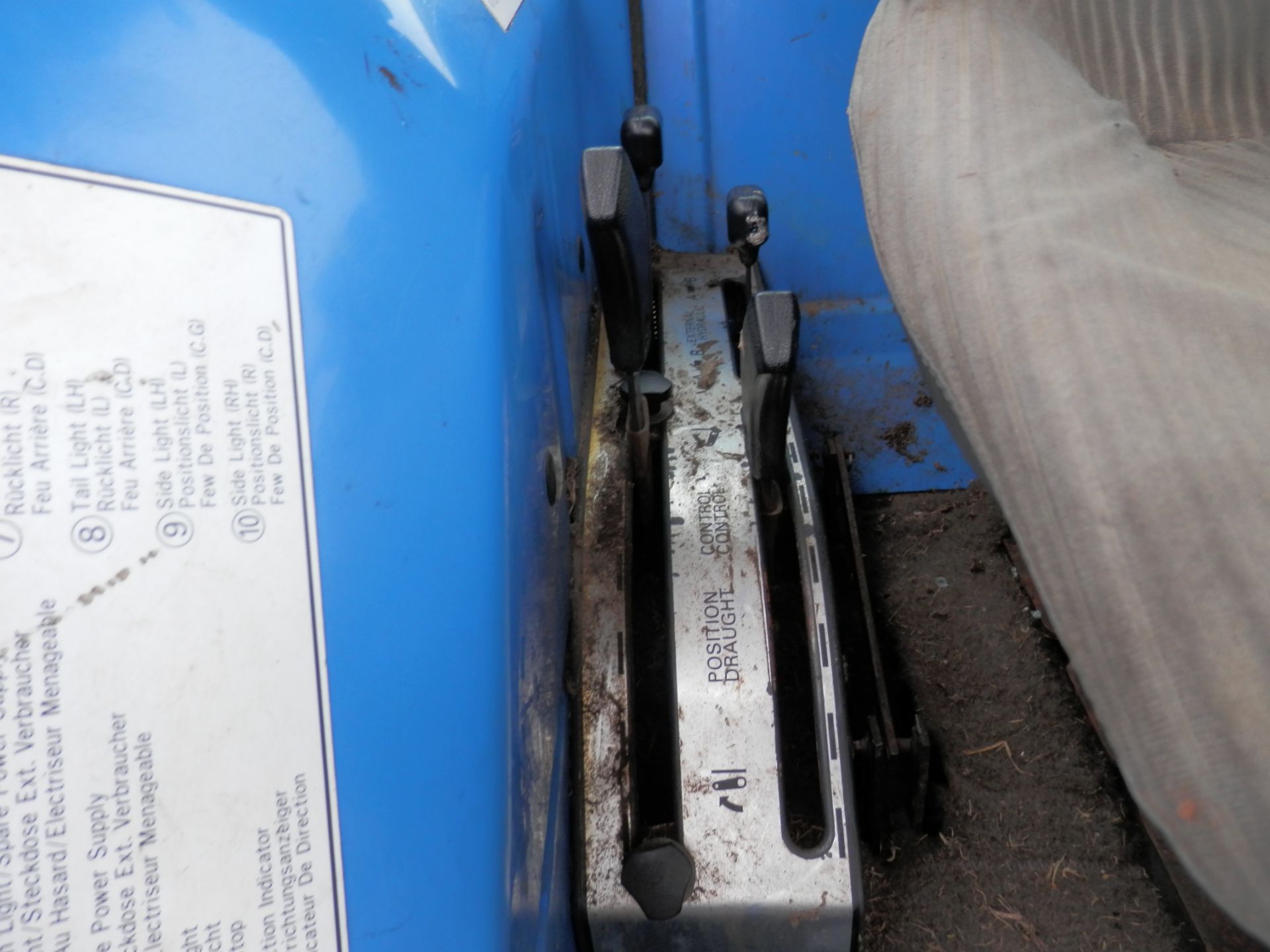 ISEKI 545 TRACTOR WITH FRONT LOADER. GOOD WORKING UNIT. - Image 8 of 11