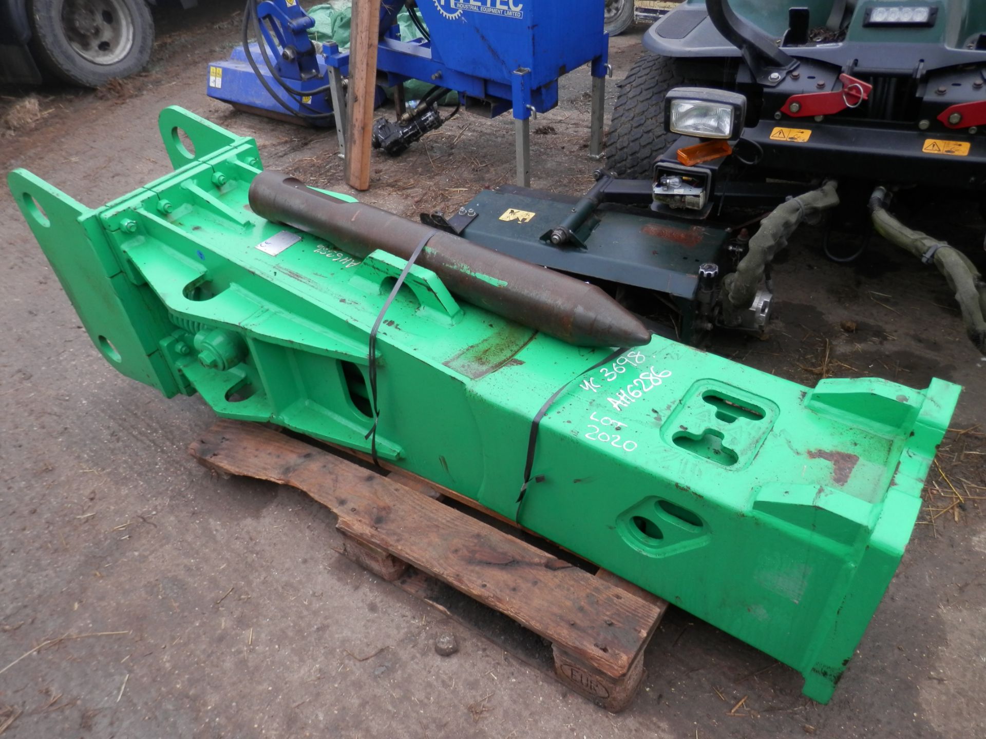 NEW 2016 BREAKER ATTACHMENT FOR DIGGER, MODEL BRH501SIL, COST £15000 NEW