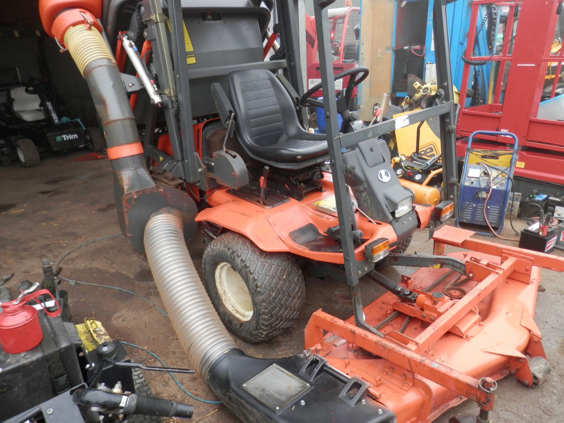 2004 KUBOTA RIDE ON MOWER GCD 660-F DIESEL HYDRAULIC TIPPER, FRONT DECKS. NO VAT - Image 3 of 6