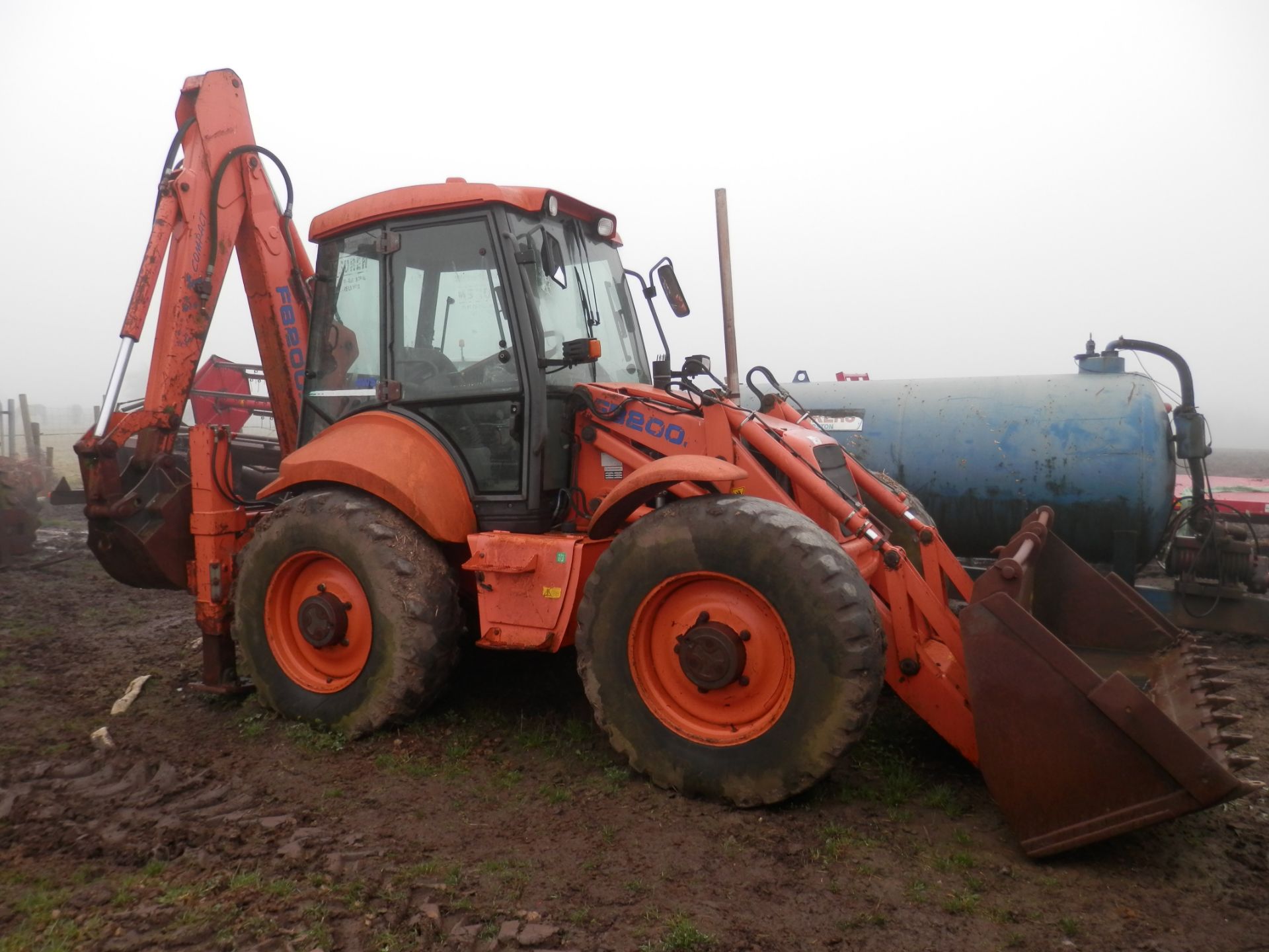 2003 HITACHI B200-4PS 9.5 TONNE DIGGER, 82KW DIESEL ENGINE.