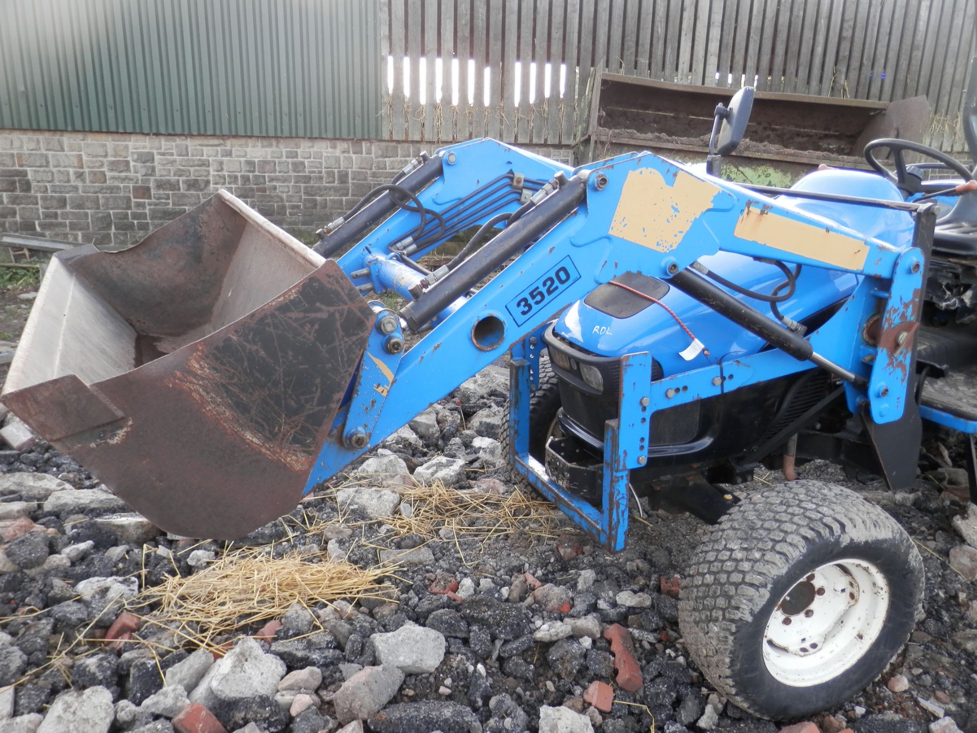 2002 NEW HOLLAND TC40 2.7 TONNE DIESEL TRACTOR, - Image 12 of 14
