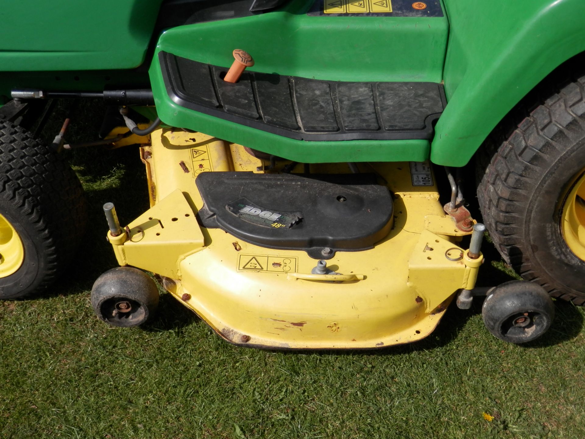 JOHN DEERE HONDA POWERED GX-355 V-TWIN 16HP ENGINE 48" ROTARY RIDE ON MOWER. - Image 4 of 9