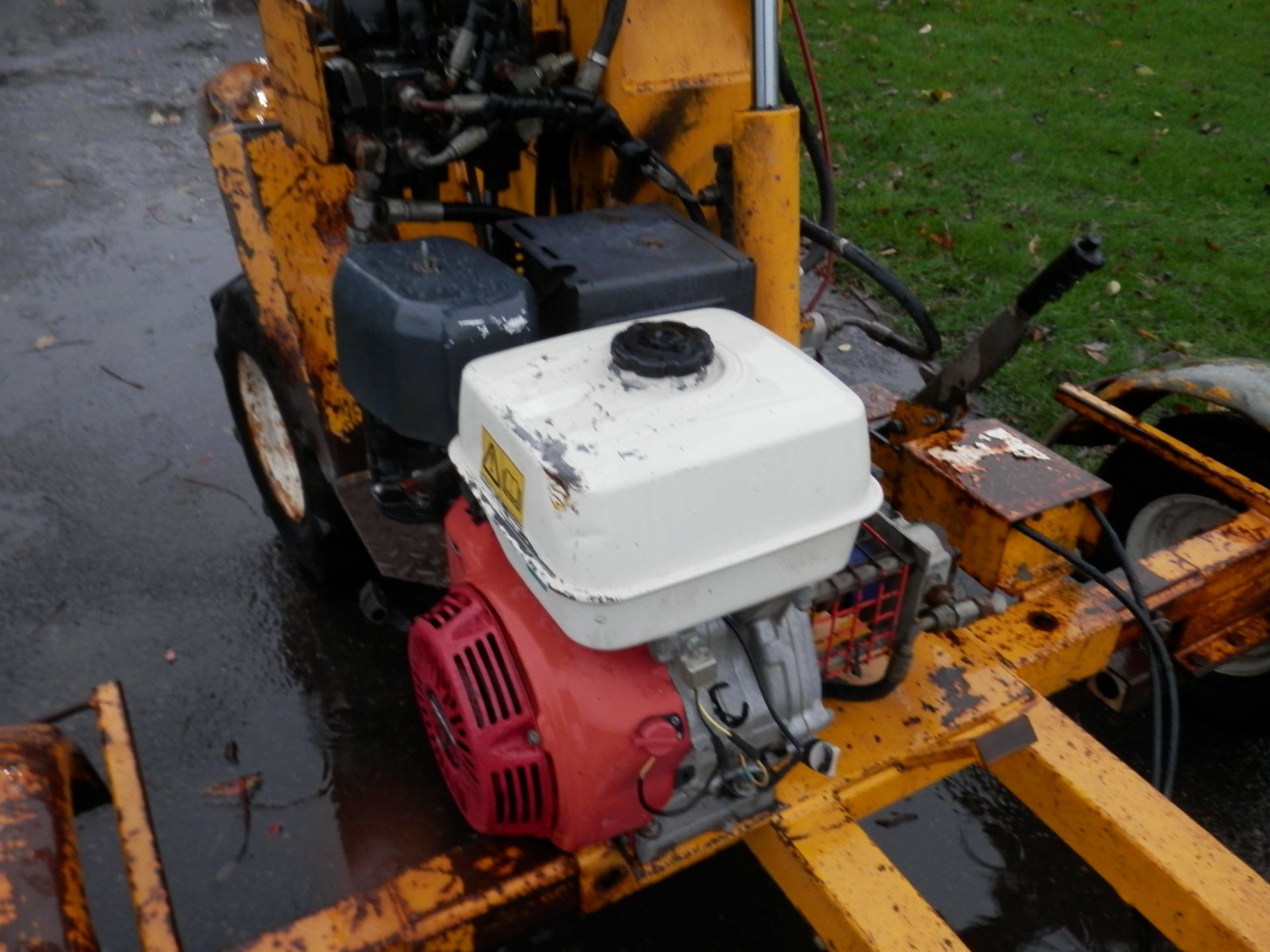 ALL WORKING ROUGHNECK 750 KG HIGH LIFT DUMPER ON ITS OWN TRAILER. EASY TO HITCH. - Image 13 of 18