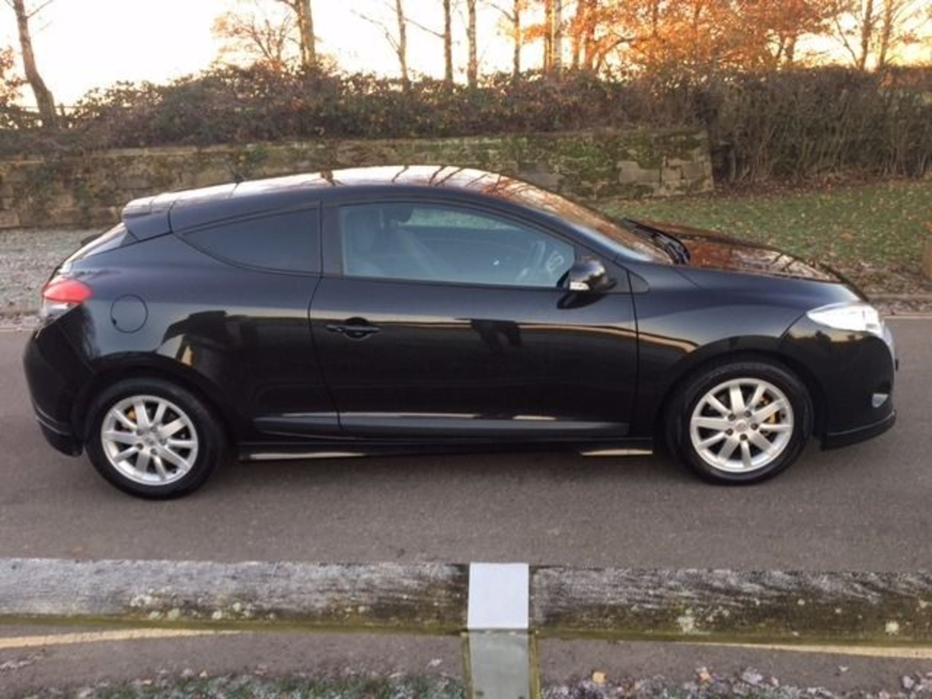 2009 RENAULT MEGANE 1.6 EXPRESSION VVT 110 BHP WITH RS BODY STYLING KIT. 55K MILES 12 MONTHS MOT. - Image 6 of 9