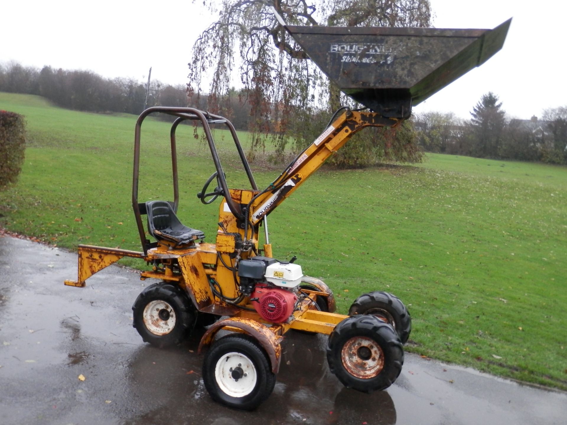 ALL WORKING ROUGHNECK 750 KG HIGH LIFT DUMPER ON ITS OWN TRAILER. EASY TO HITCH. - Image 2 of 18