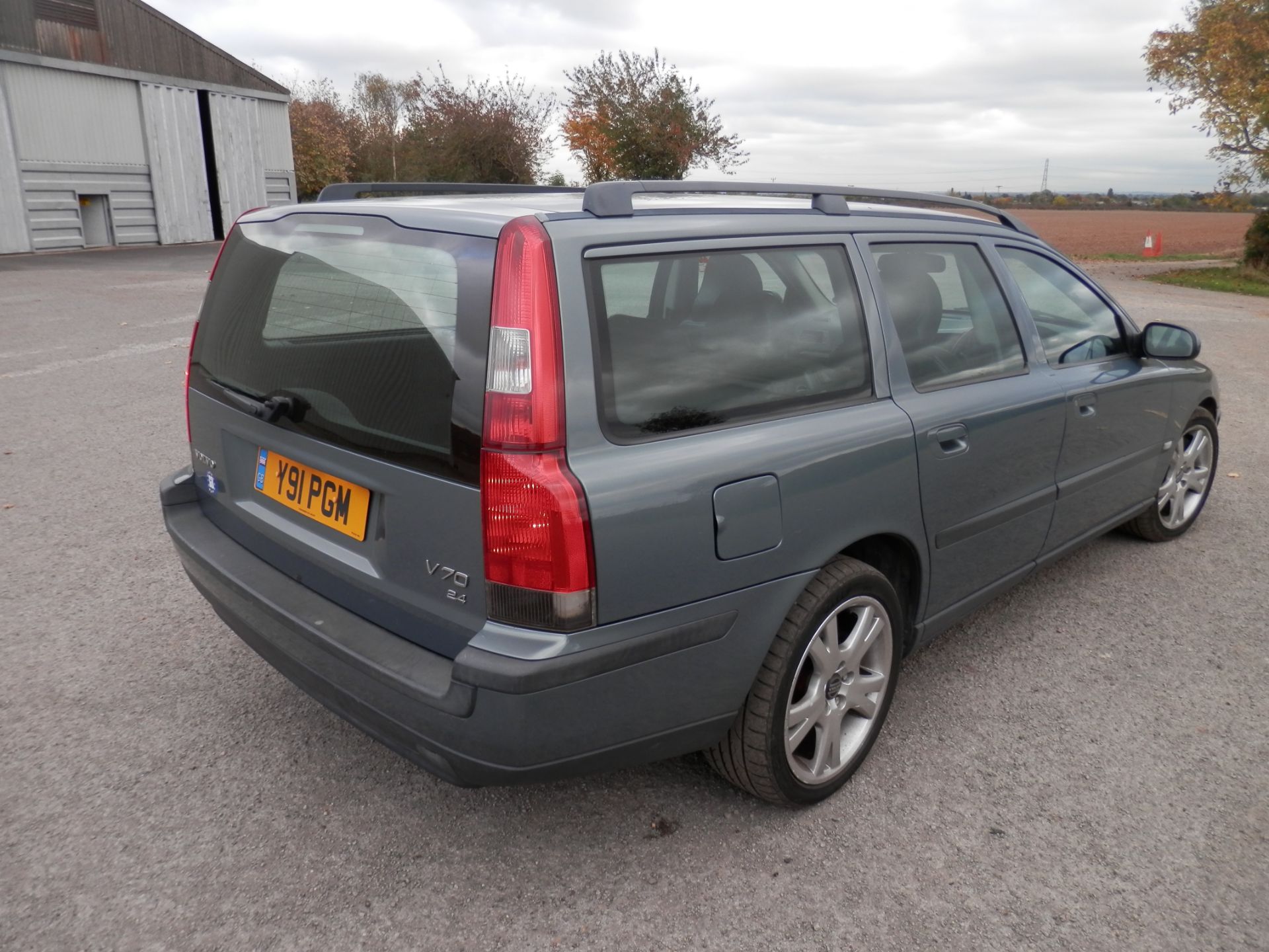 2001/Y REG VOLVO V70 2.4 PETROL AUTOMATIC, BLACK LEATHER, MOT APRIL 2017, SLATE METALLIC. - Image 4 of 25