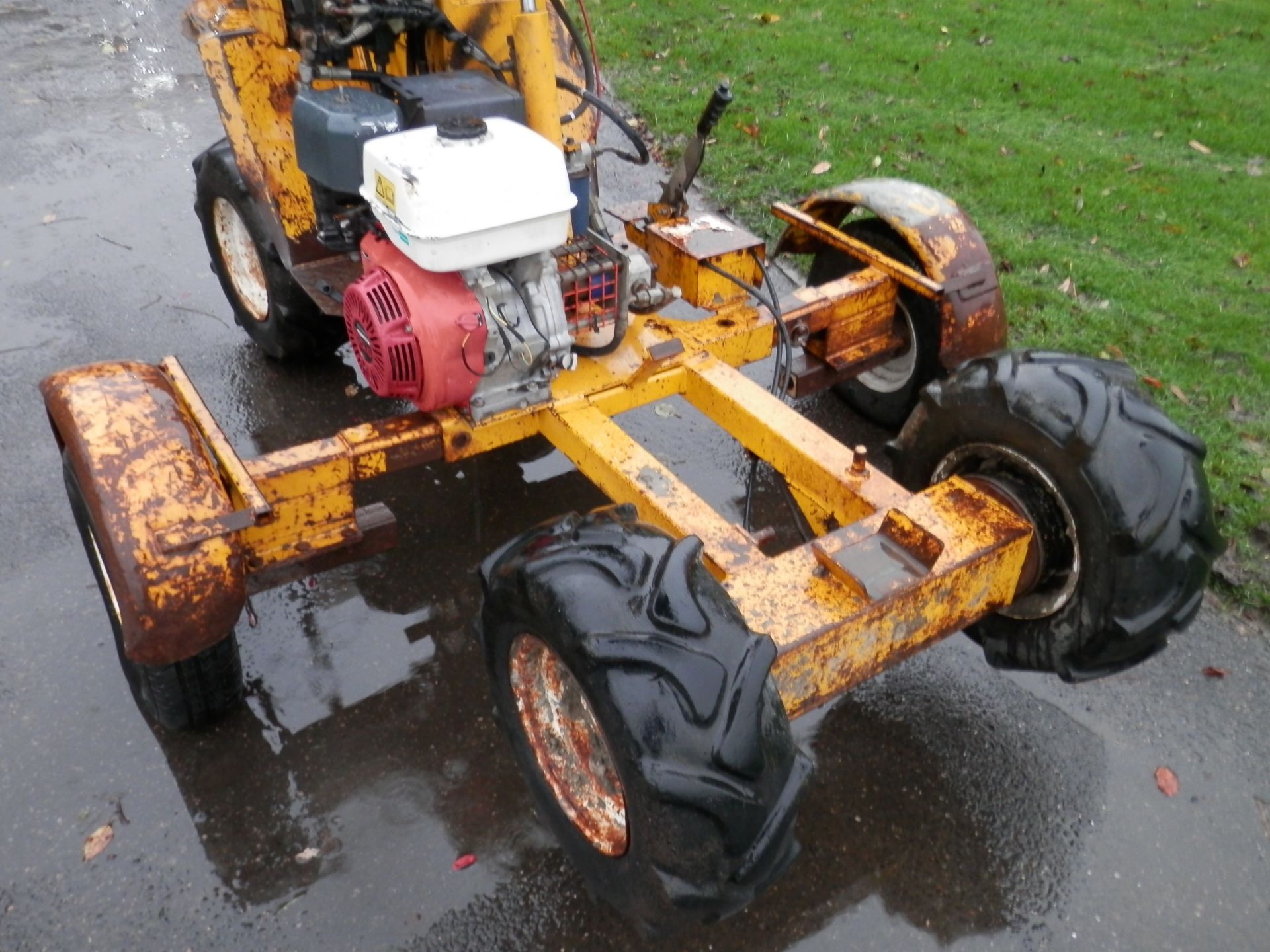 ALL WORKING ROUGHNECK 750 KG HIGH LIFT DUMPER ON ITS OWN TRAILER. EASY TO HITCH. - Image 16 of 18