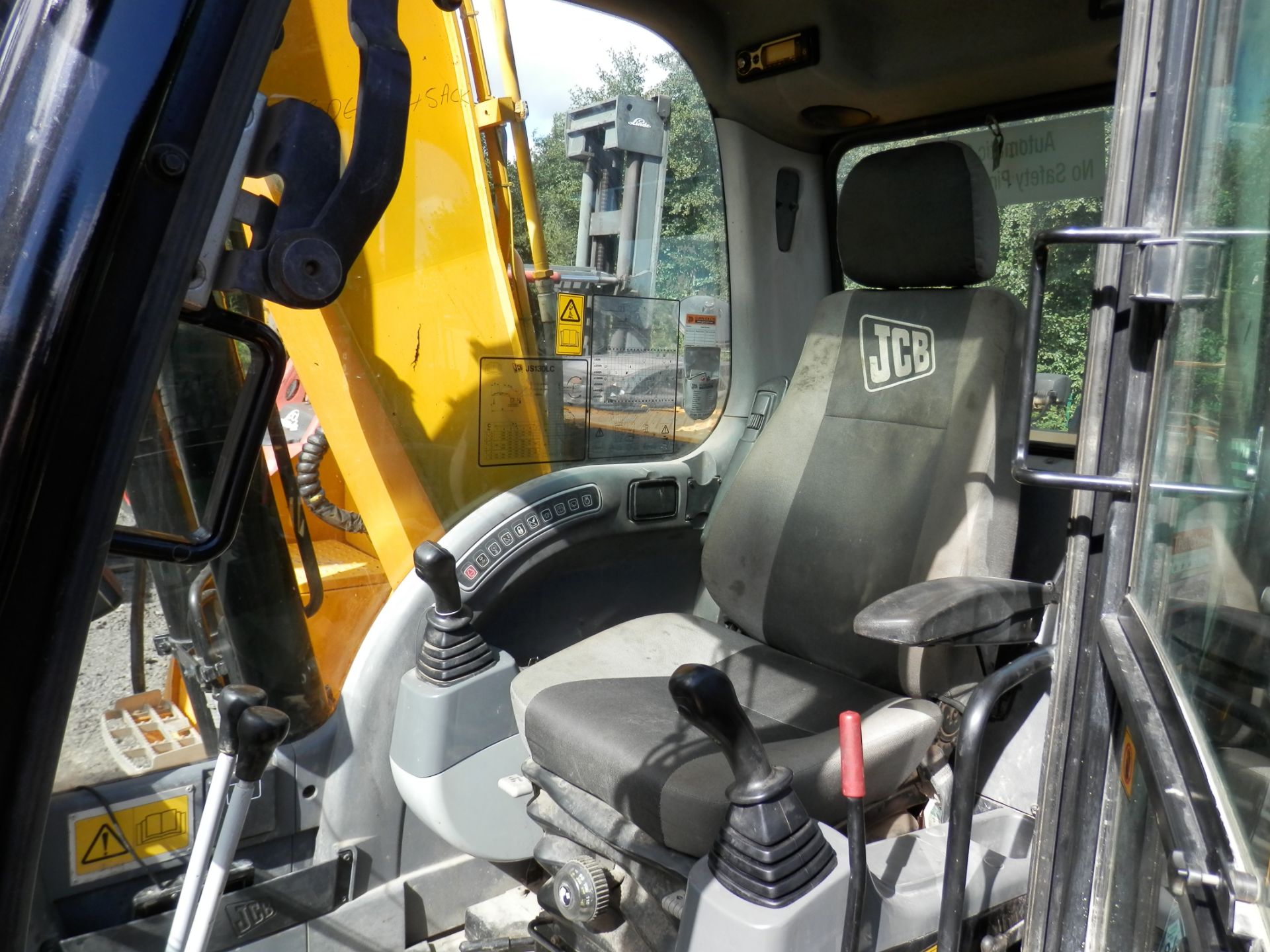 2010 JCBJS130 13.4 TONNE TRACKED DIGGER, ALL WORKING READY FOR WORK. 7806 WORKING HOURS. - Image 7 of 12