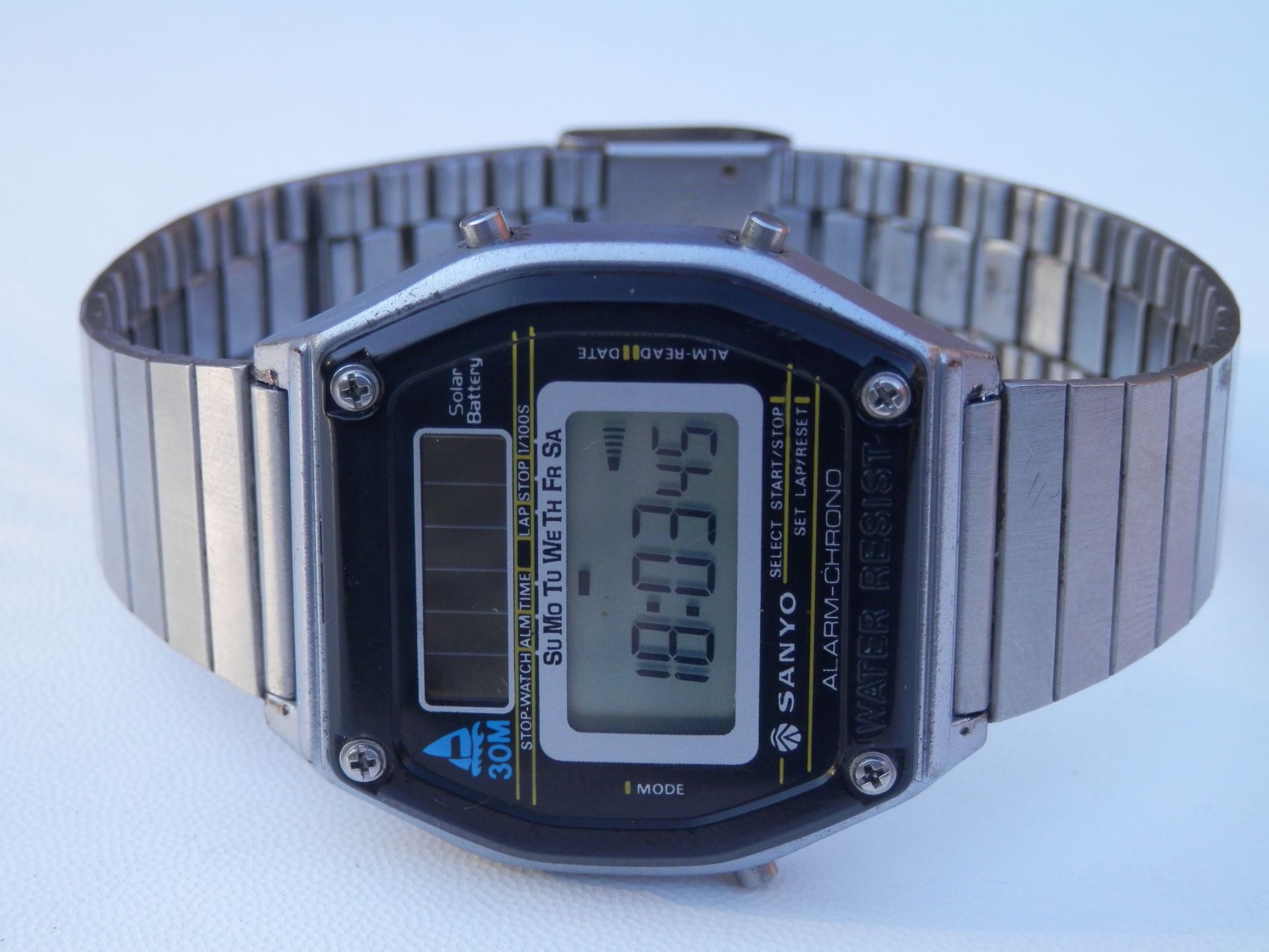 RETAIL £200+ VERY RARE WORKING GENTS 1970S SANYO SOLAR POWERED DIGITAL ALARM CHRONOGRAPH WATCH. - Image 3 of 8